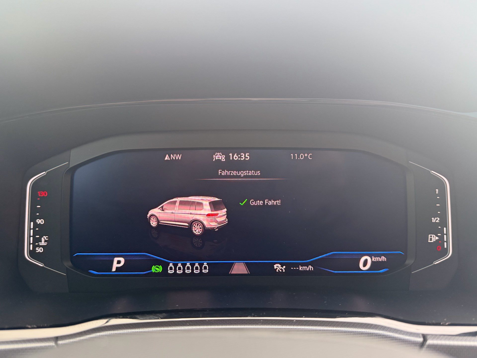 VW Touran 1.5 TSI DSG HIGHLINE R-LINE BLACK STYLE *** TOP AUSSTATTUNG ***-image-9