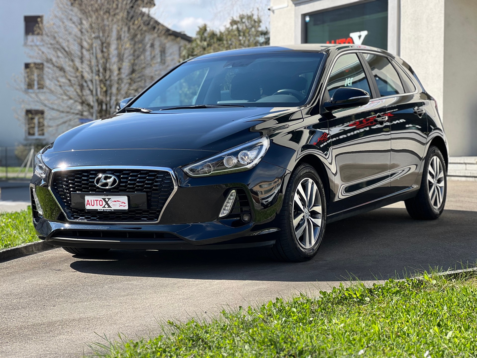 HYUNDAI i30 1.4 T-GDi Origo-image-1