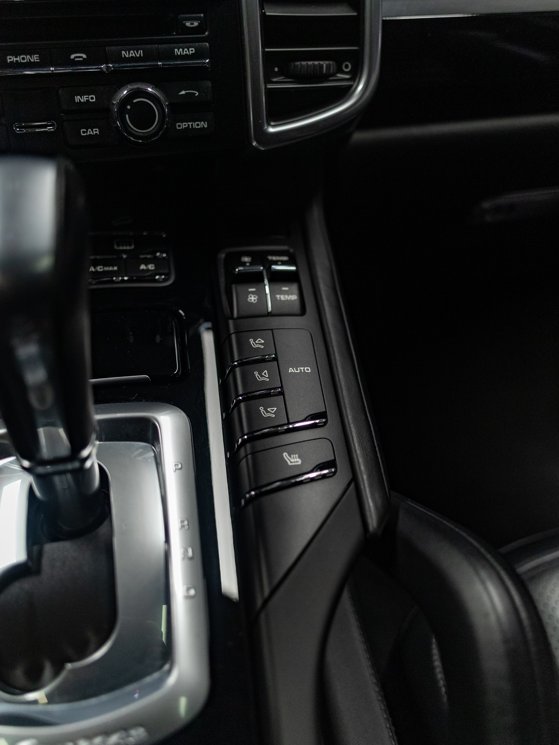 PORSCHE Cayenne S Diesel-image-30
