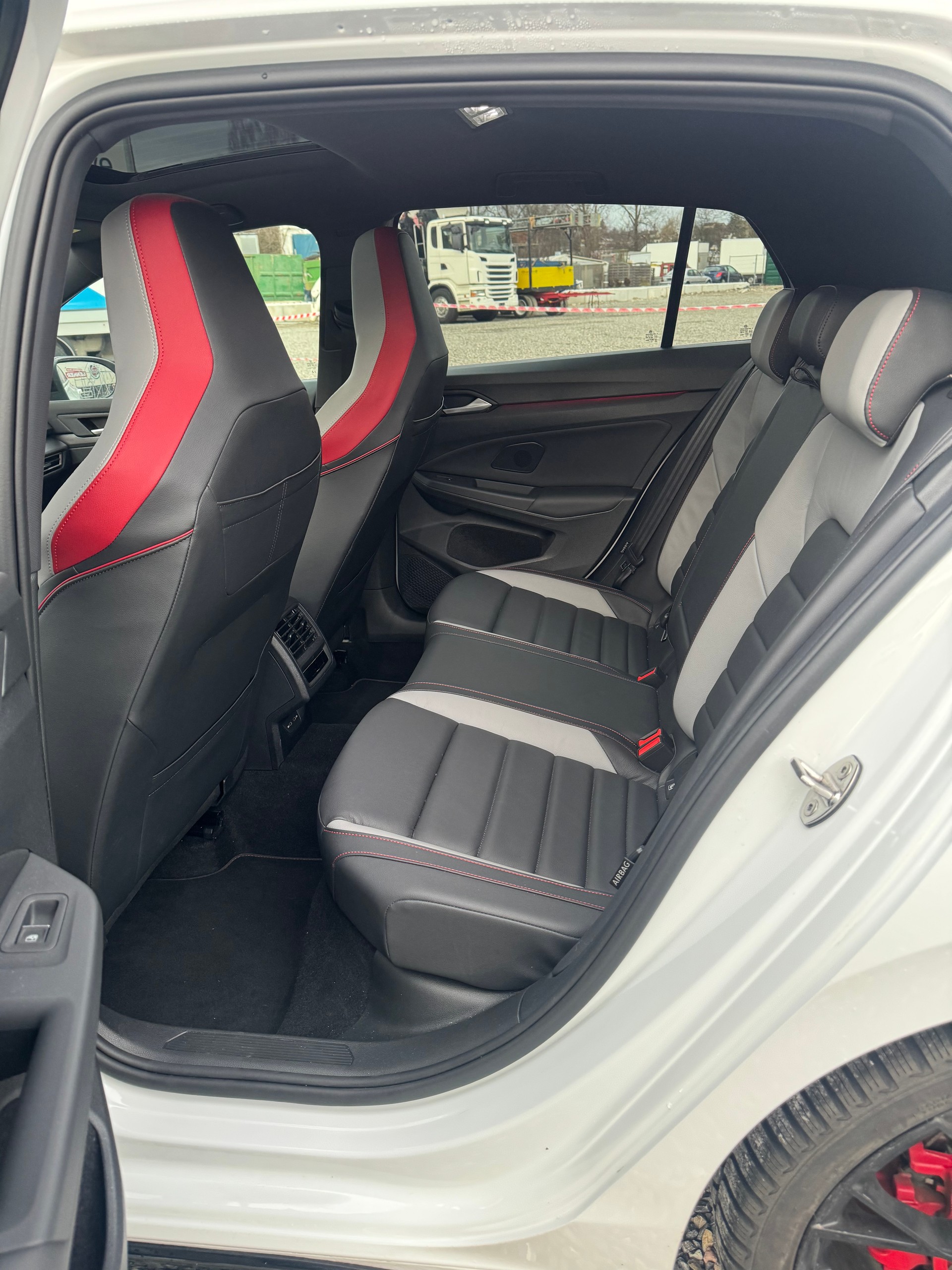 VW Golf 2.0 TSI GTI Clubsport DSG-image-11