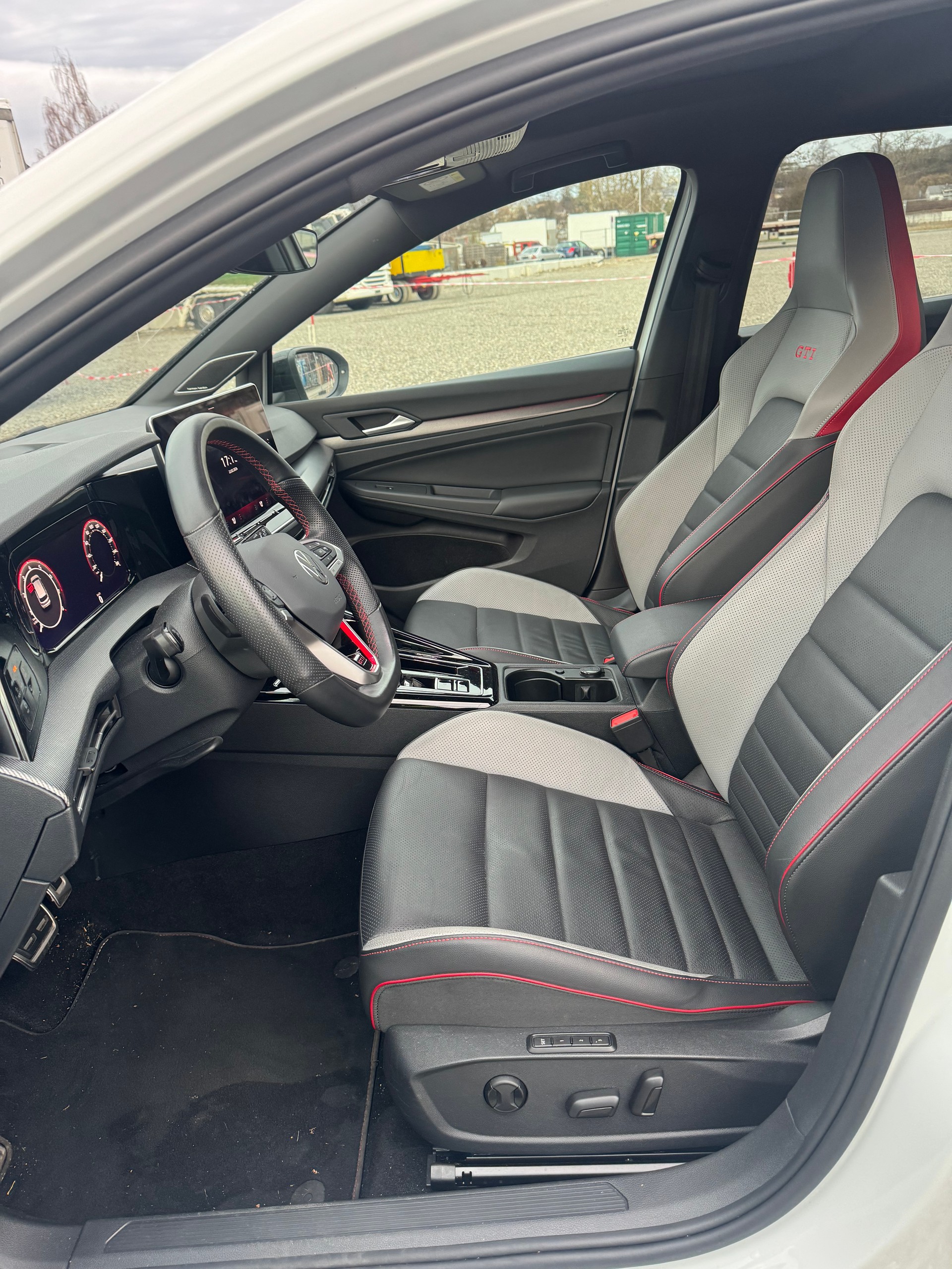 VW Golf 2.0 TSI GTI Clubsport DSG-image-9