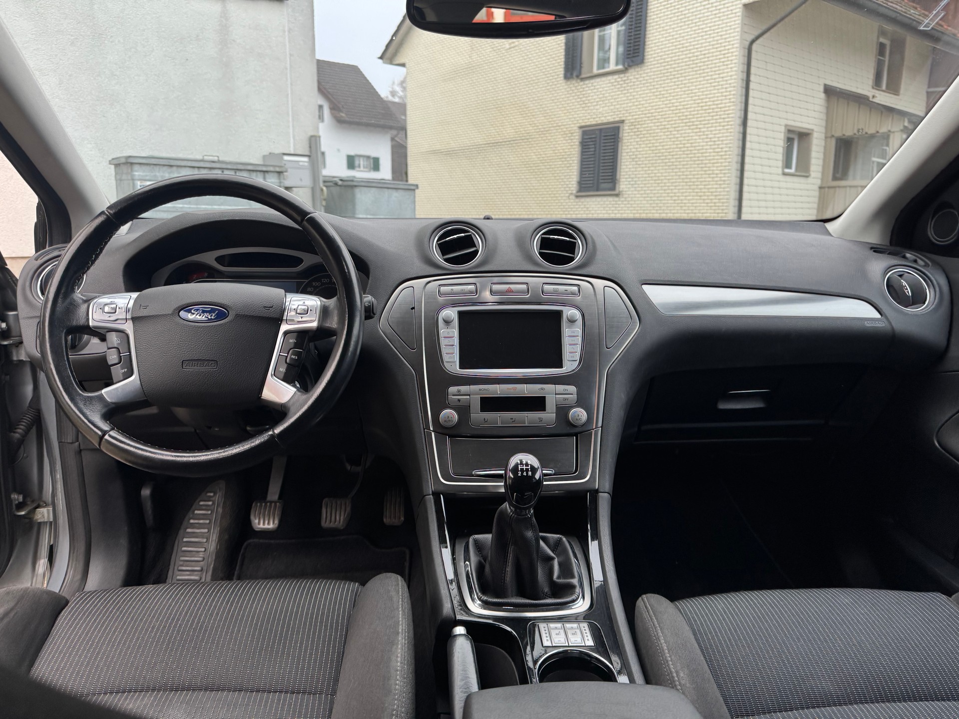 FORD Mondeo 2.0i 16V Titanium-image-3