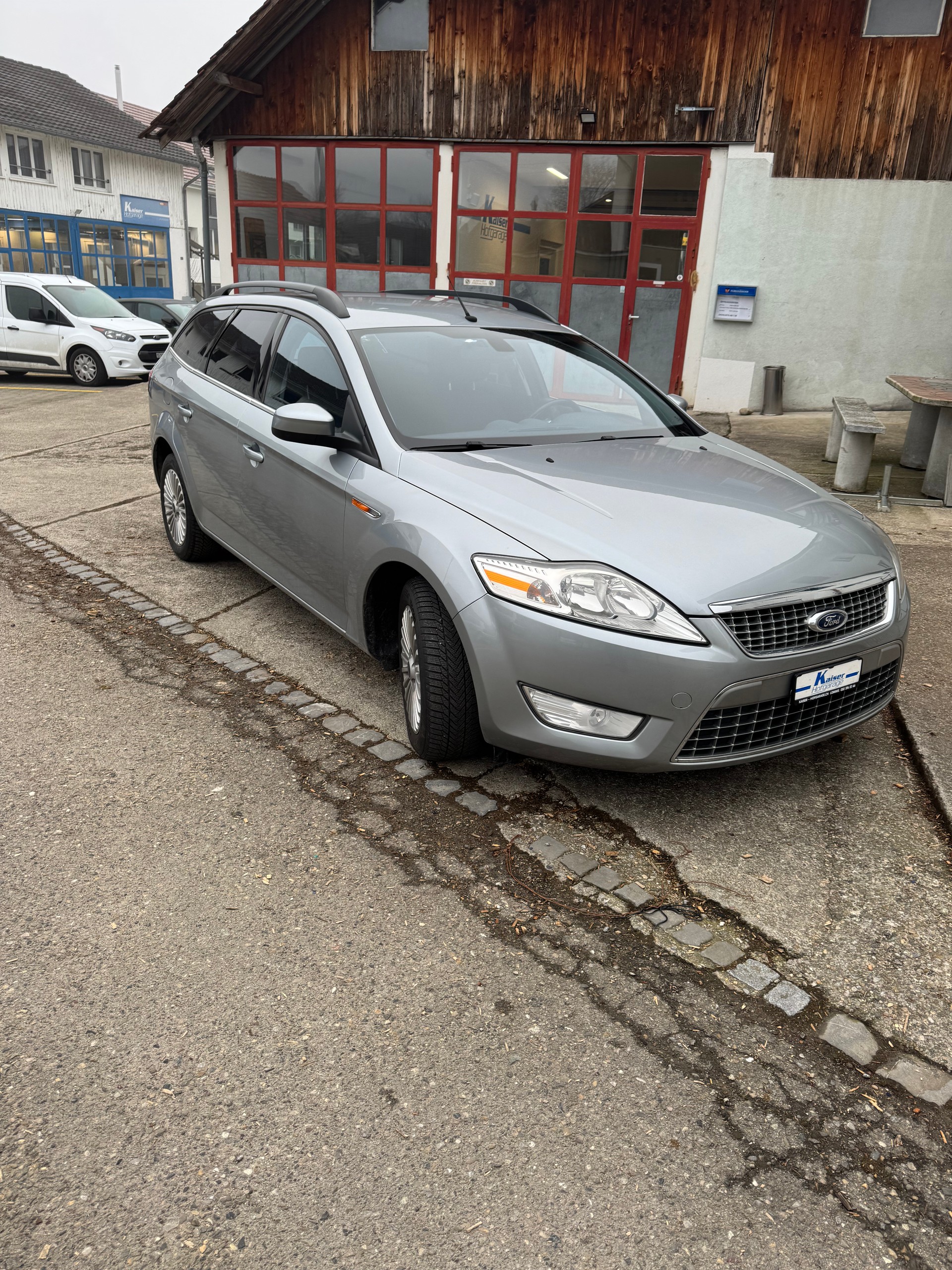 FORD Mondeo 2.0i 16V Titanium-image-2