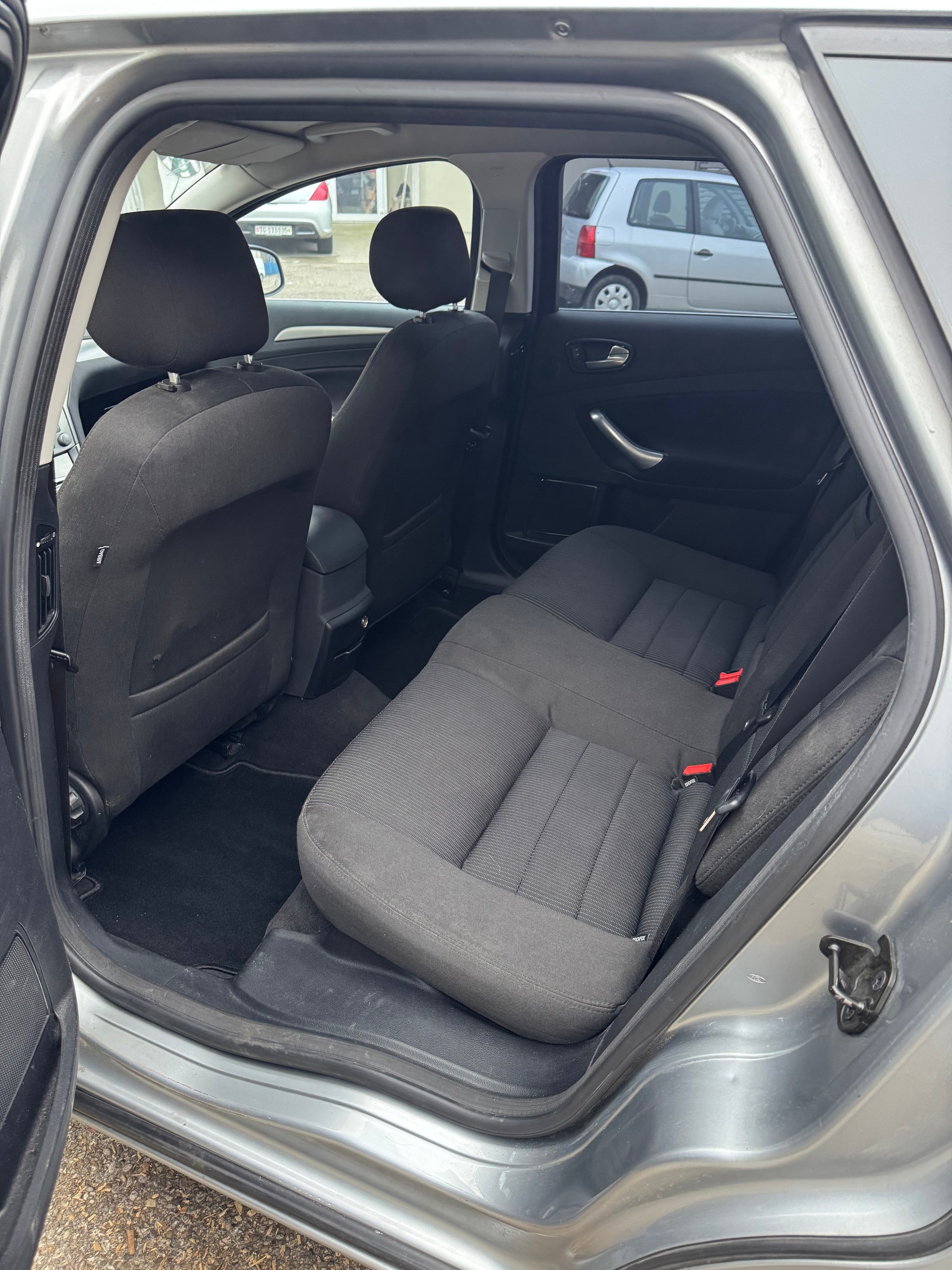 FORD Mondeo 2.0i 16V Titanium-image-6