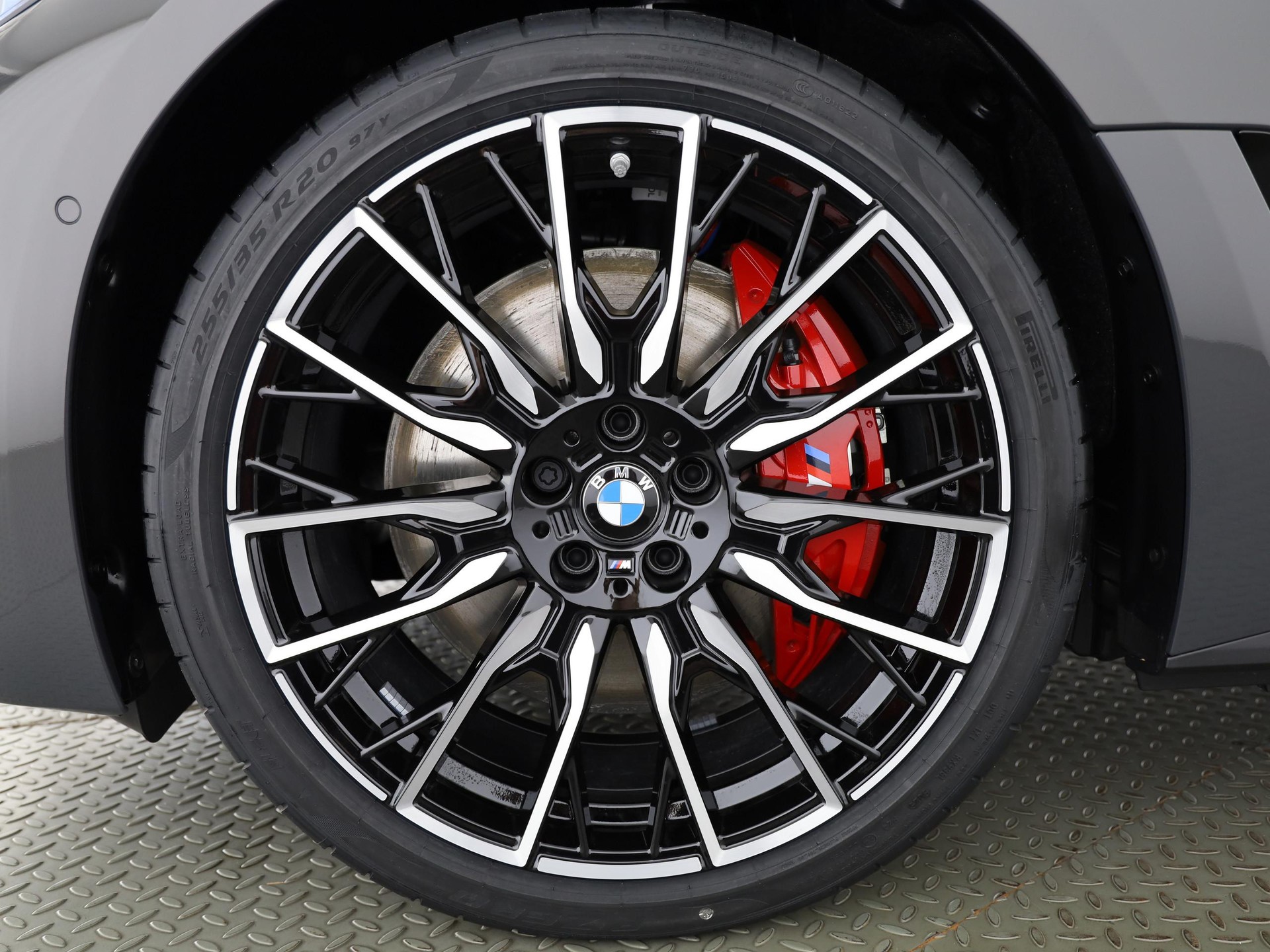 BMW i4 M60-image-3