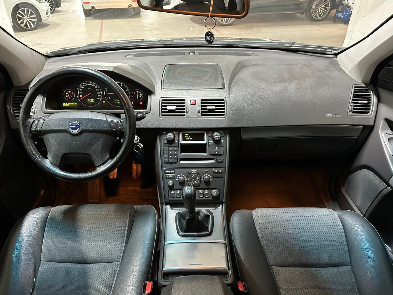 VOLVO XC90 D5 AWD Kinetic-image-11