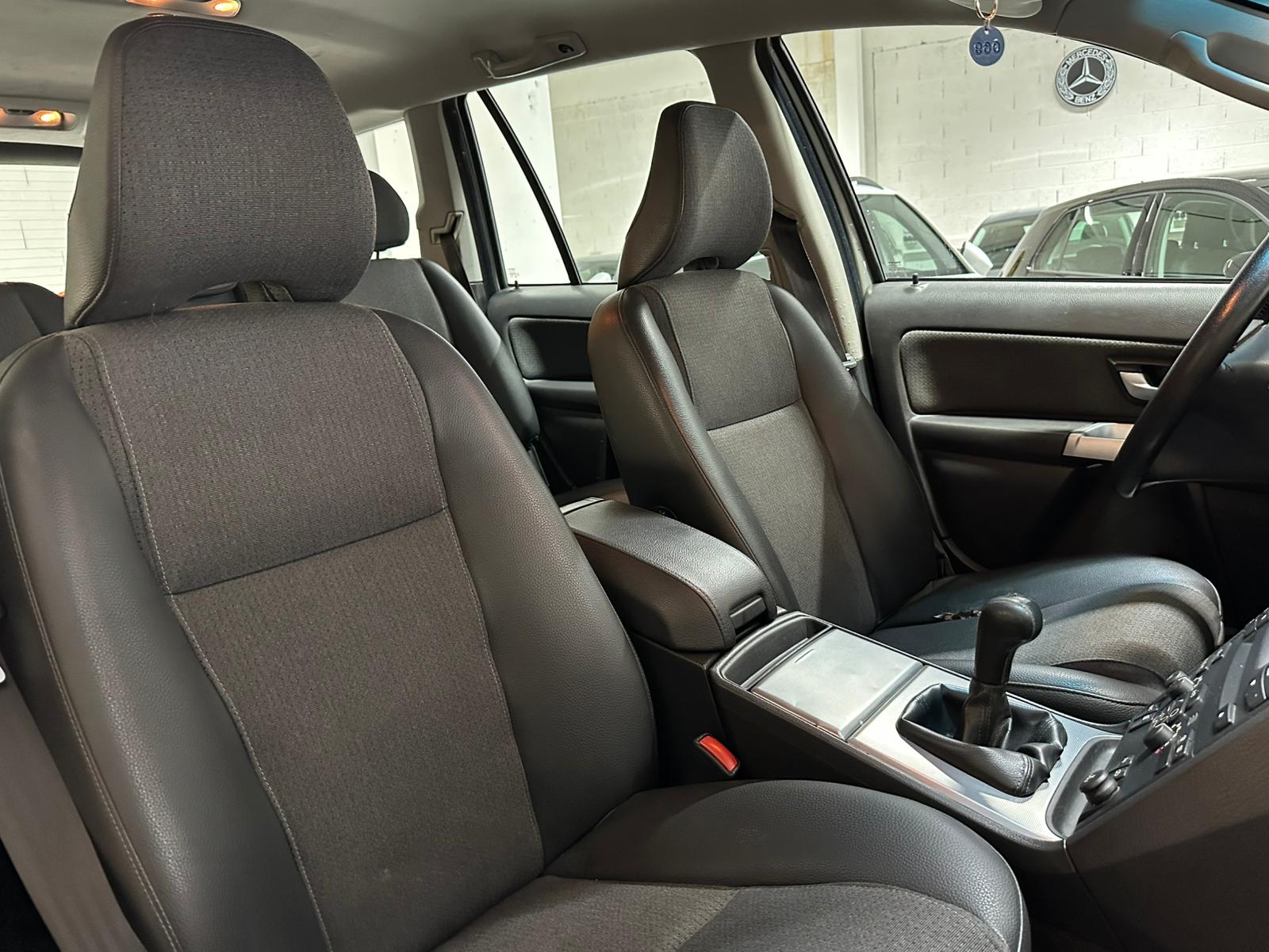 VOLVO XC90 D5 AWD Kinetic-image-9