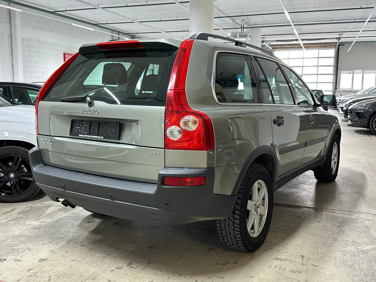 VOLVO XC90 D5 AWD Kinetic-image-3