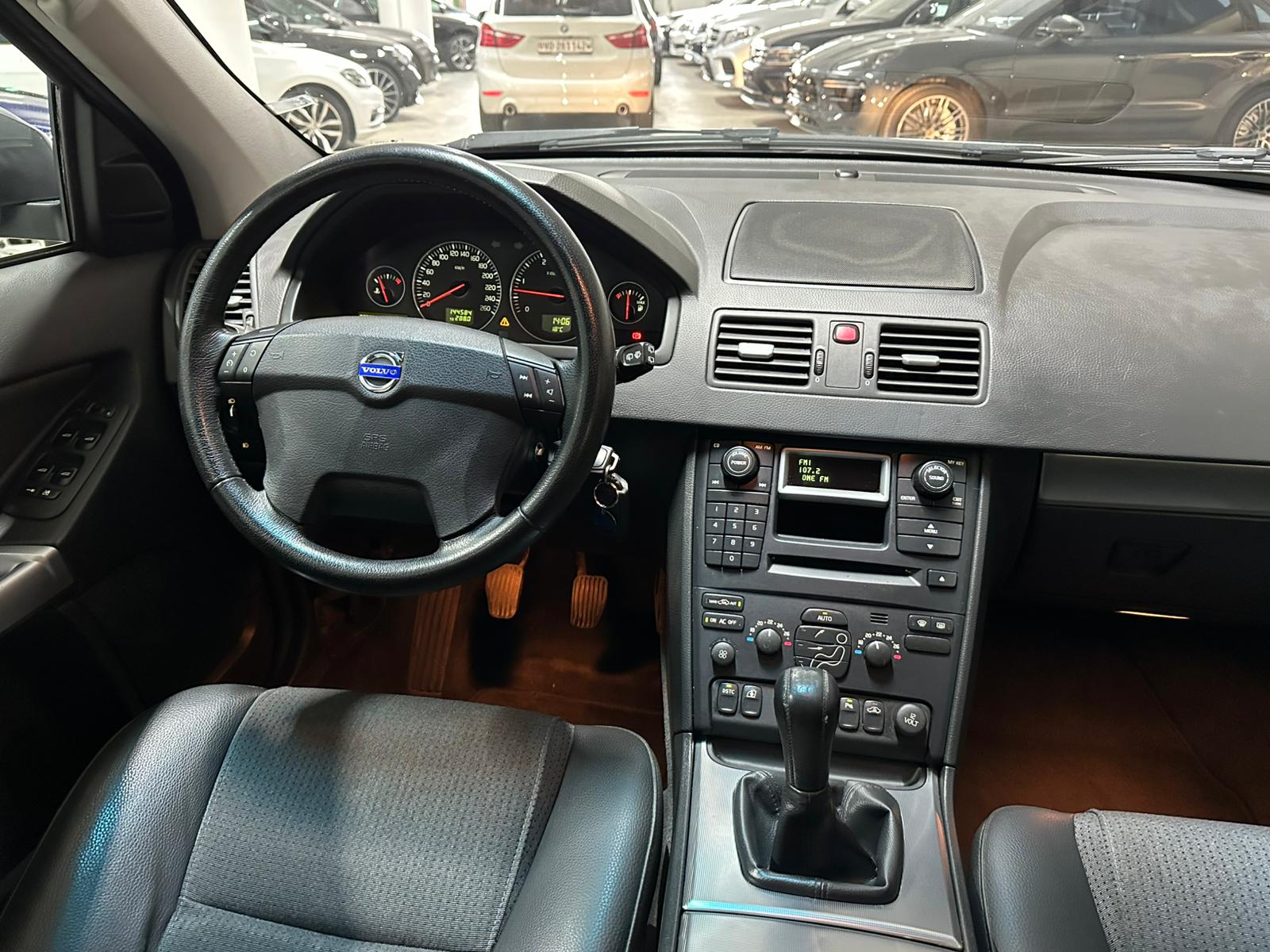 VOLVO XC90 D5 AWD Kinetic-image-10