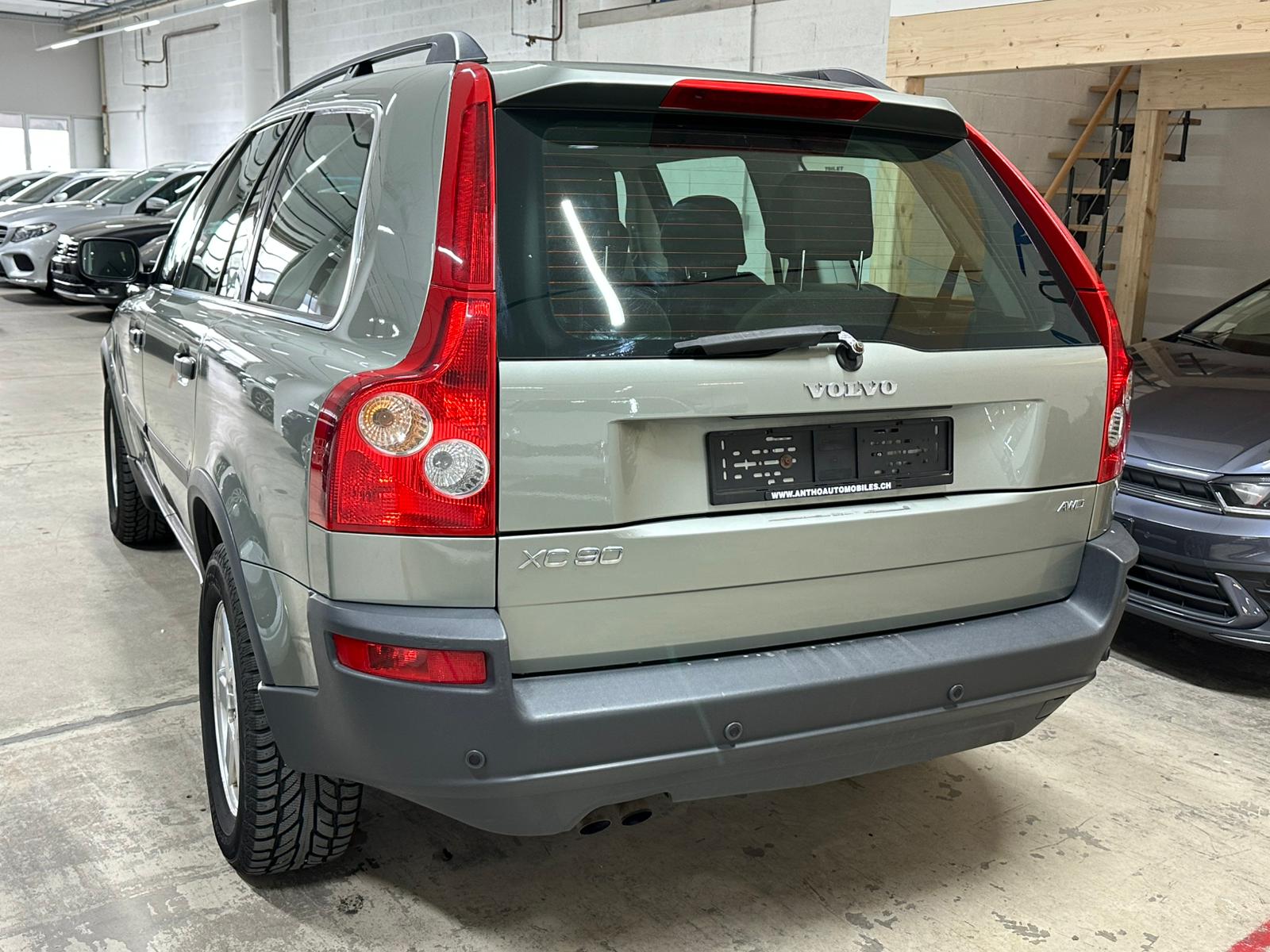 VOLVO XC90 D5 AWD Kinetic-image-4