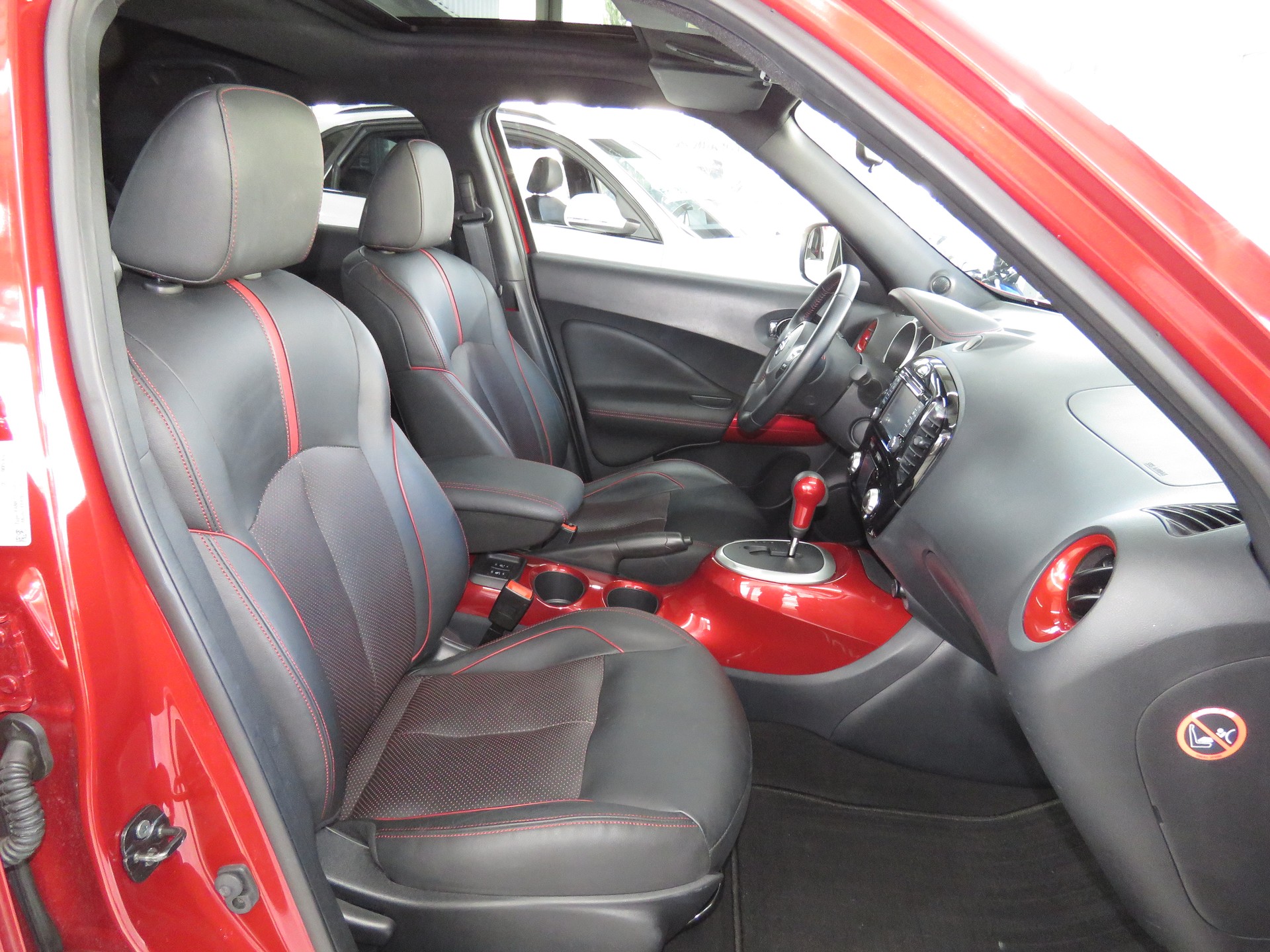 NISSAN Juke 1.6 DIG-T tekna 4x4 Xtronic M-CVT-image-11
