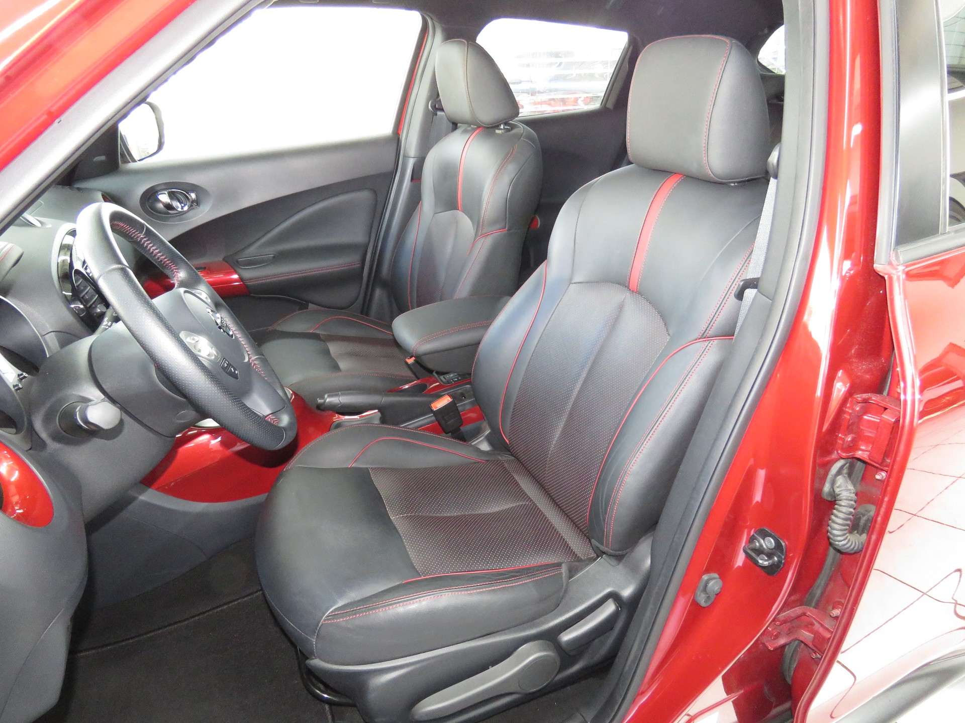 NISSAN Juke 1.6 DIG-T tekna 4x4 Xtronic M-CVT-image-7
