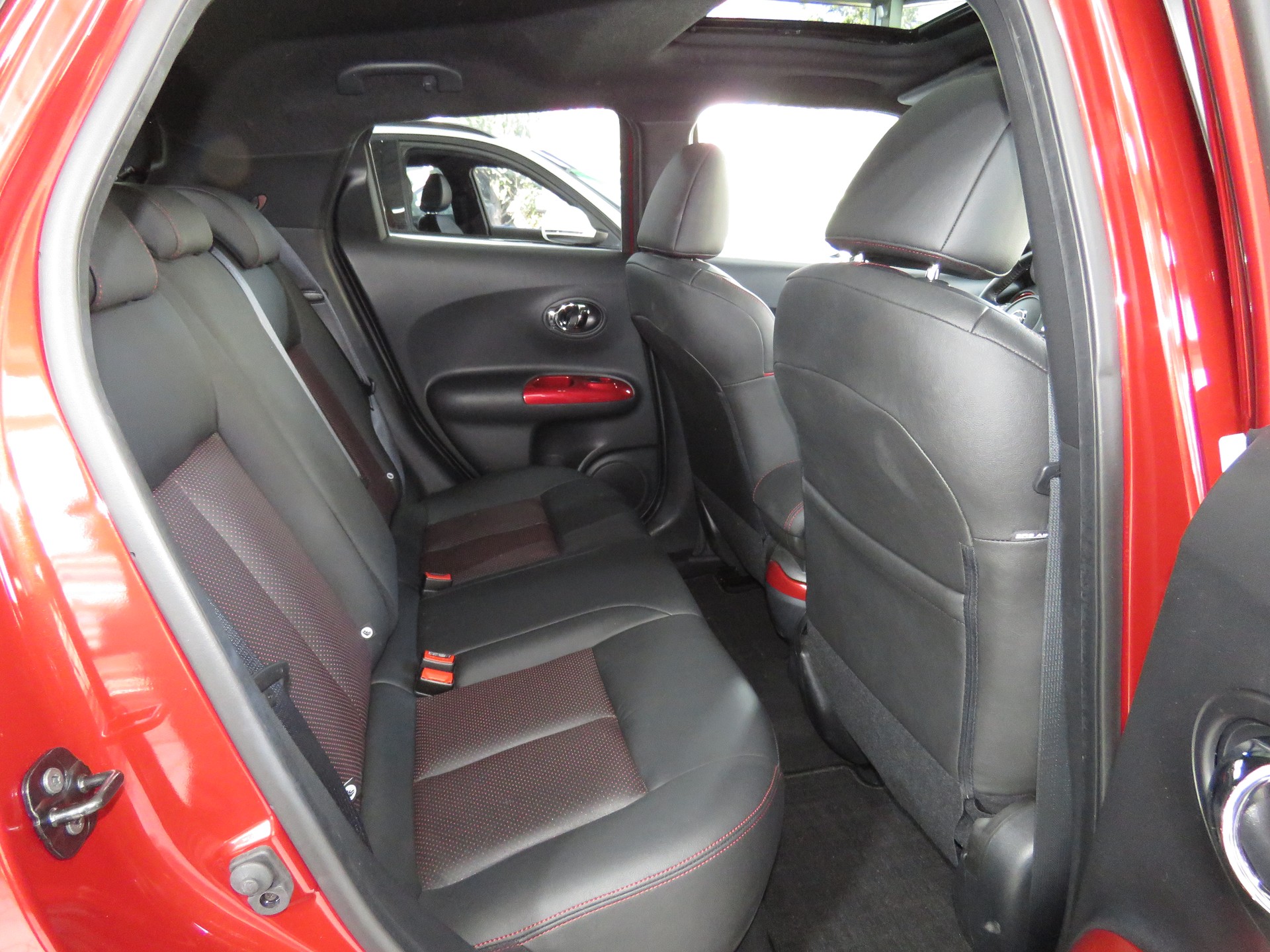 NISSAN Juke 1.6 DIG-T tekna 4x4 Xtronic M-CVT-image-13