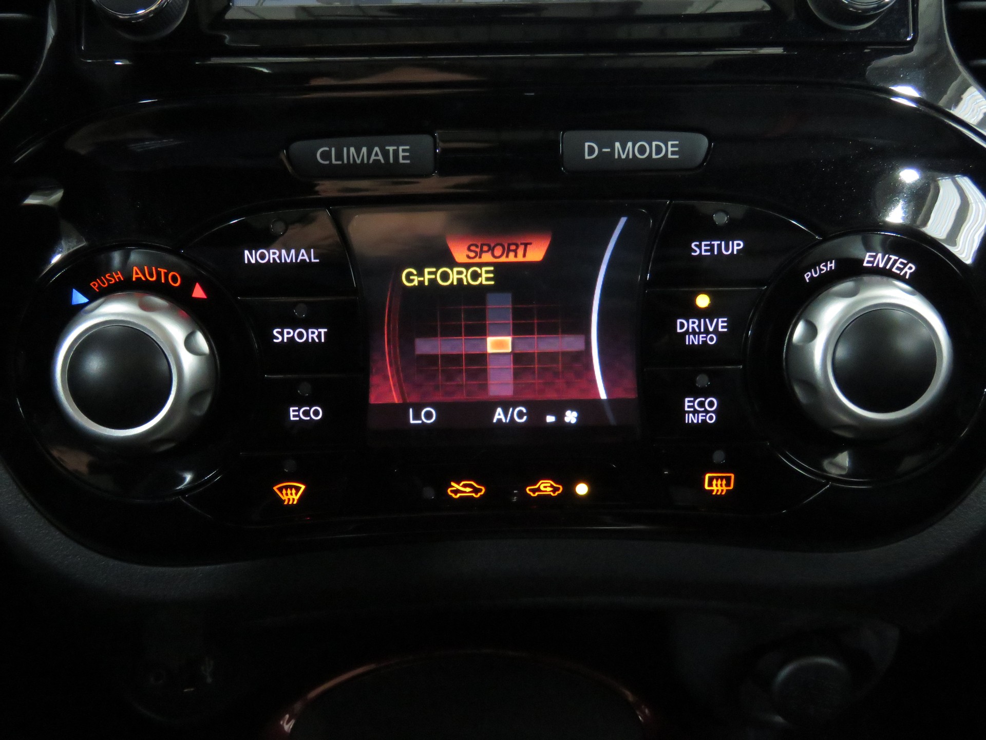 NISSAN Juke 1.6 DIG-T tekna 4x4 Xtronic M-CVT-image-19