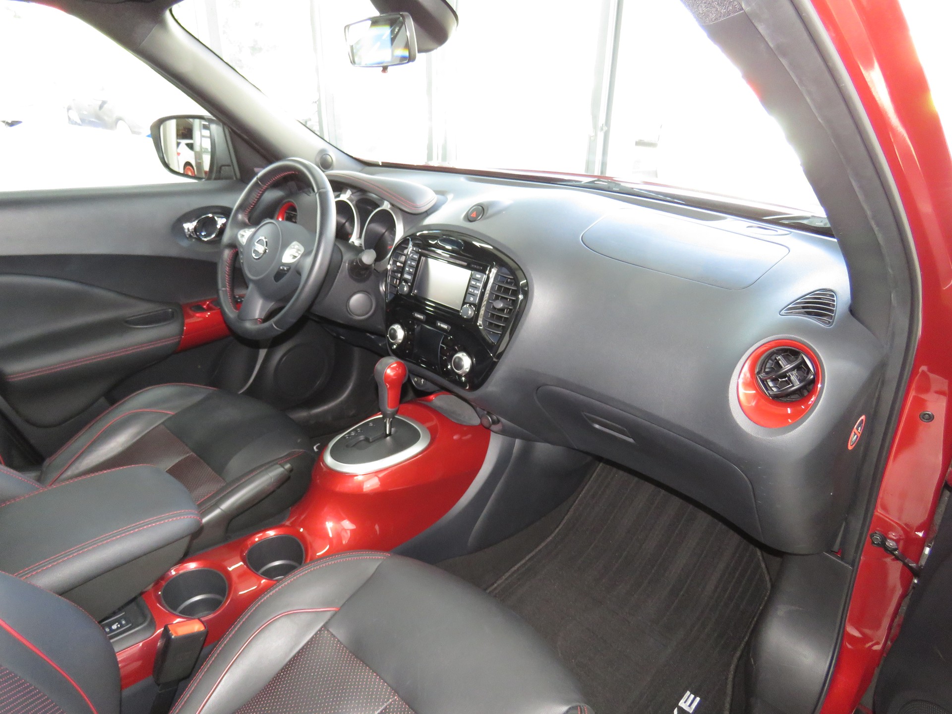 NISSAN Juke 1.6 DIG-T tekna 4x4 Xtronic M-CVT-image-10
