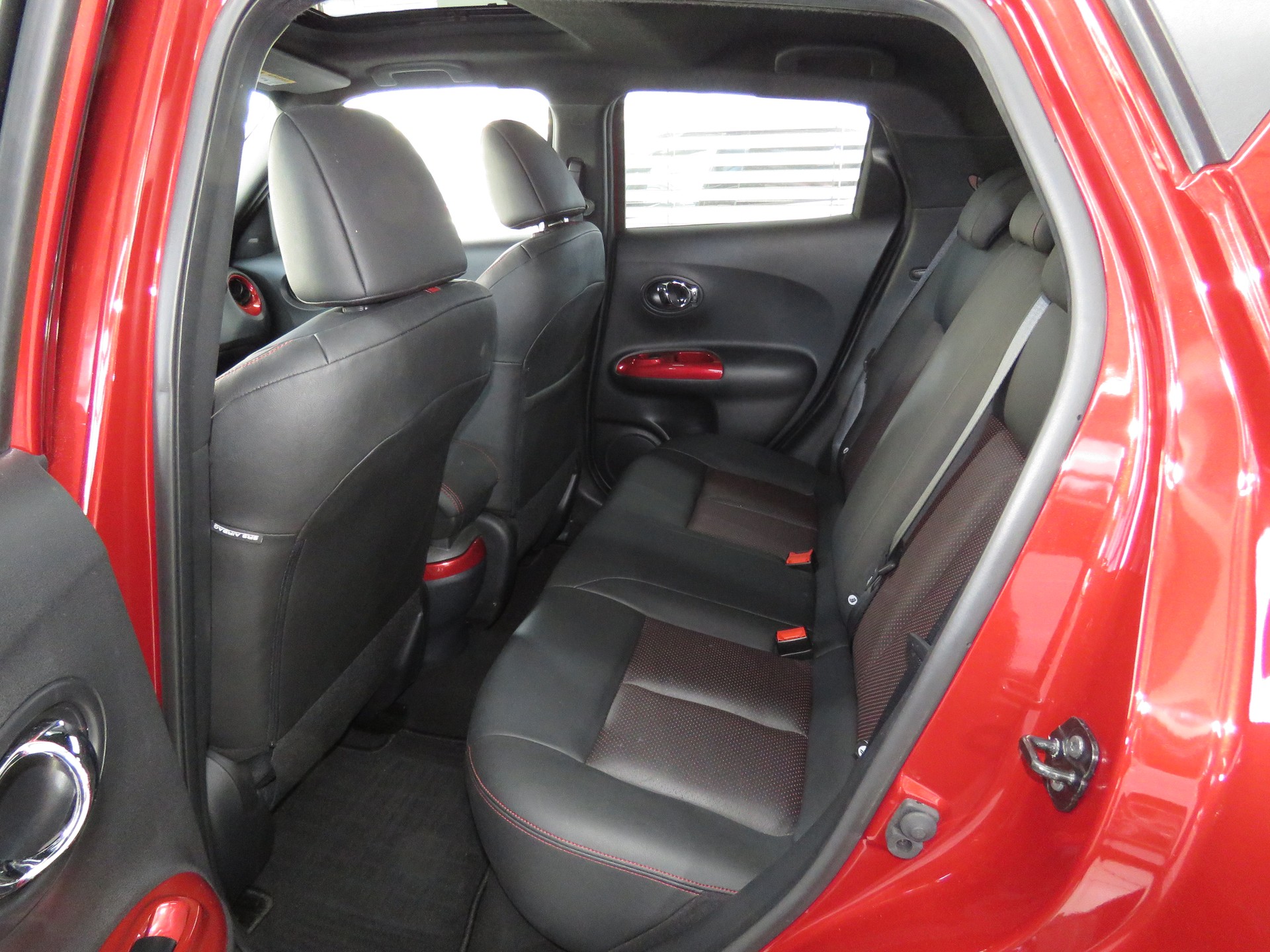 NISSAN Juke 1.6 DIG-T tekna 4x4 Xtronic M-CVT-image-8