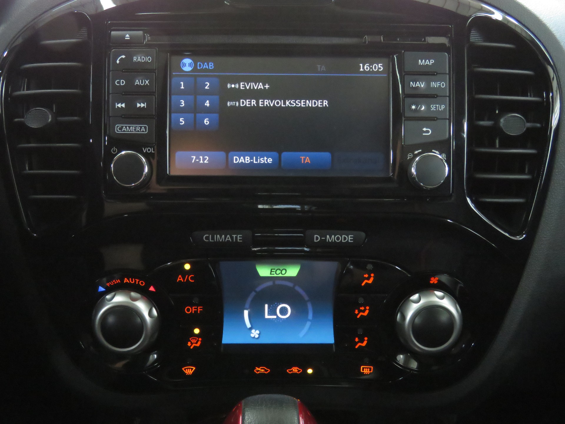 NISSAN Juke 1.6 DIG-T tekna 4x4 Xtronic M-CVT-image-16