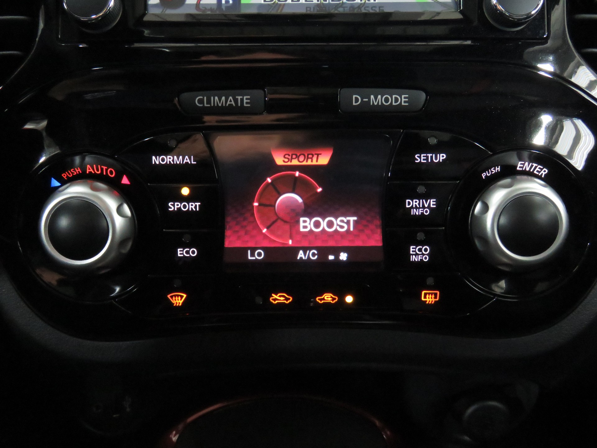 NISSAN Juke 1.6 DIG-T tekna 4x4 Xtronic M-CVT-image-18