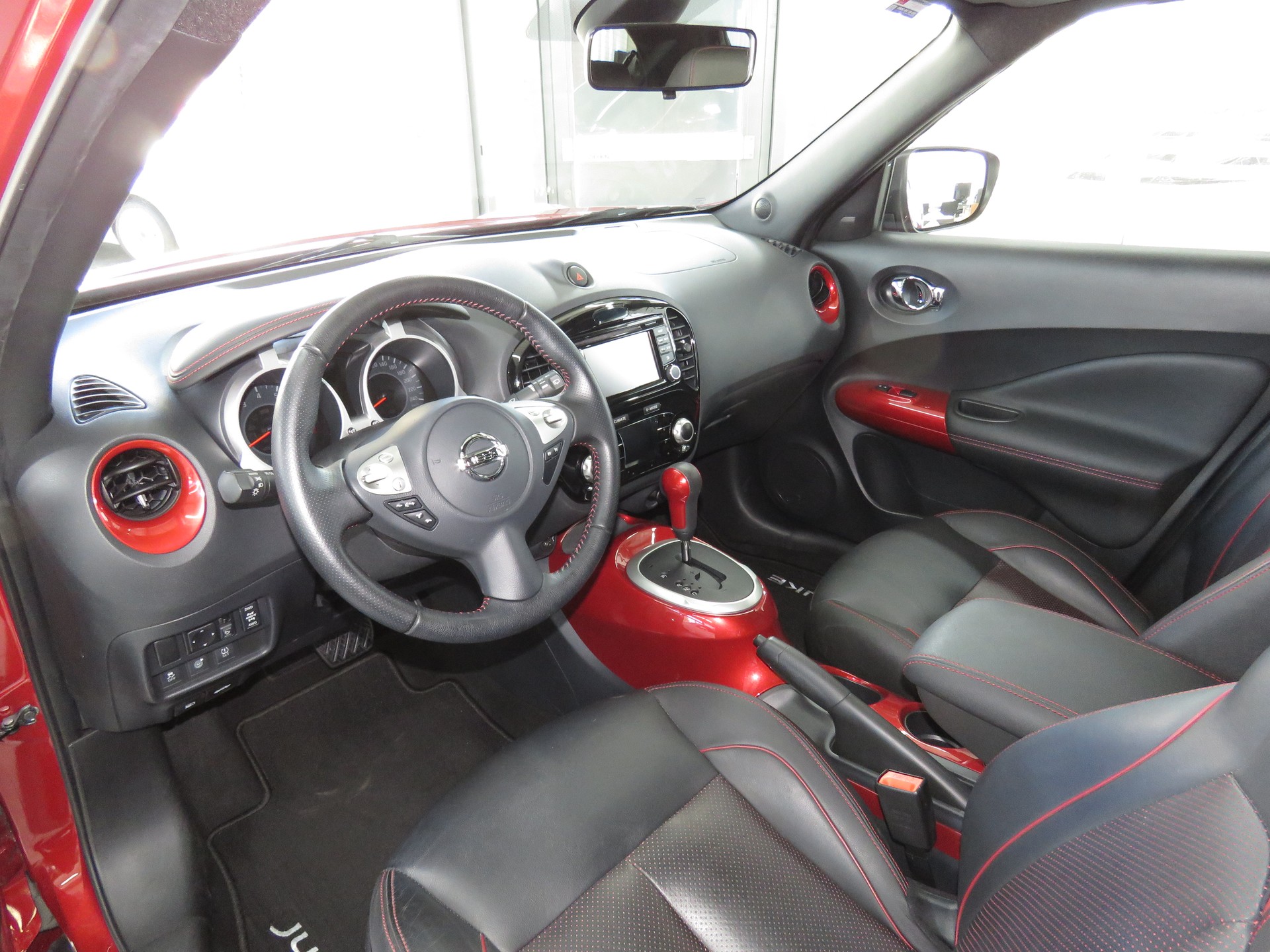 NISSAN Juke 1.6 DIG-T tekna 4x4 Xtronic M-CVT-image-6
