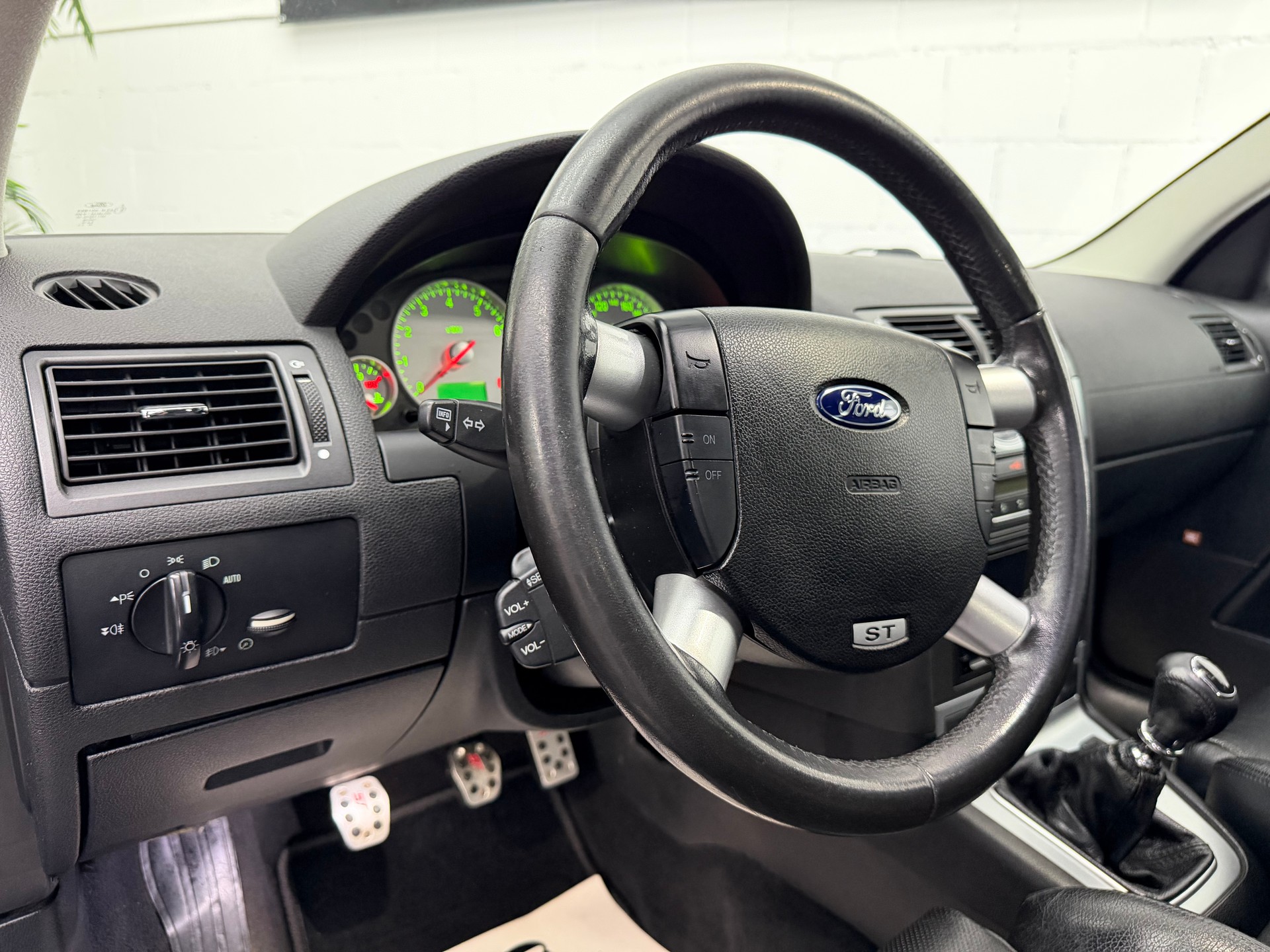 FORD Mondeo 3.0i V6 ST220⭐️-image-8