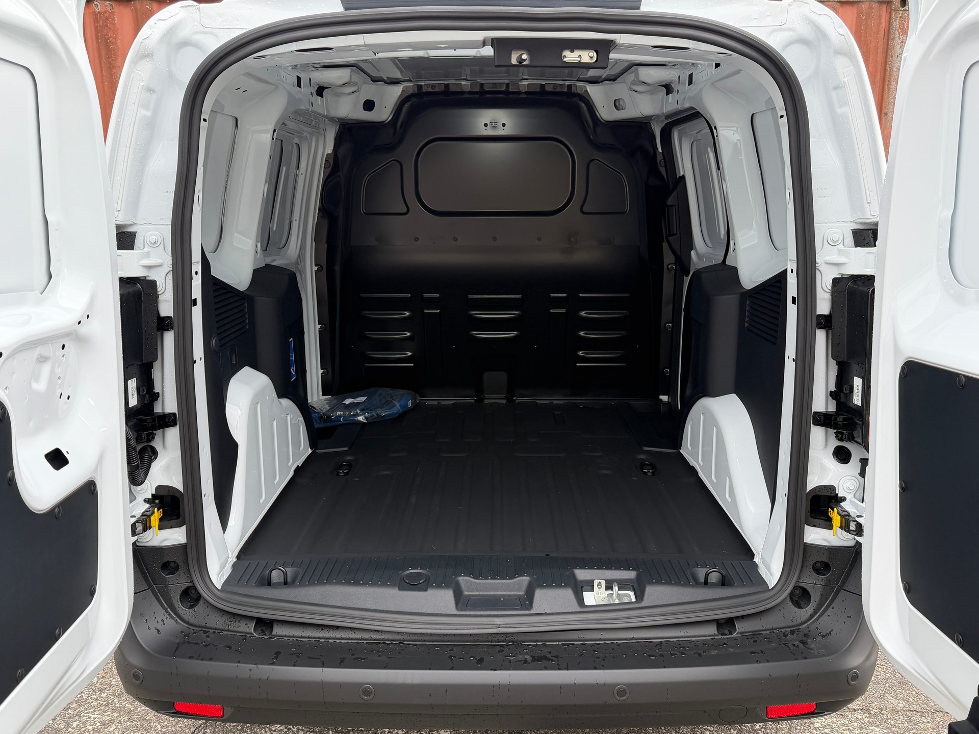 FORD E-Transit⚡ Courier Van Trend 🔋 60 Monate Garantie-image-6