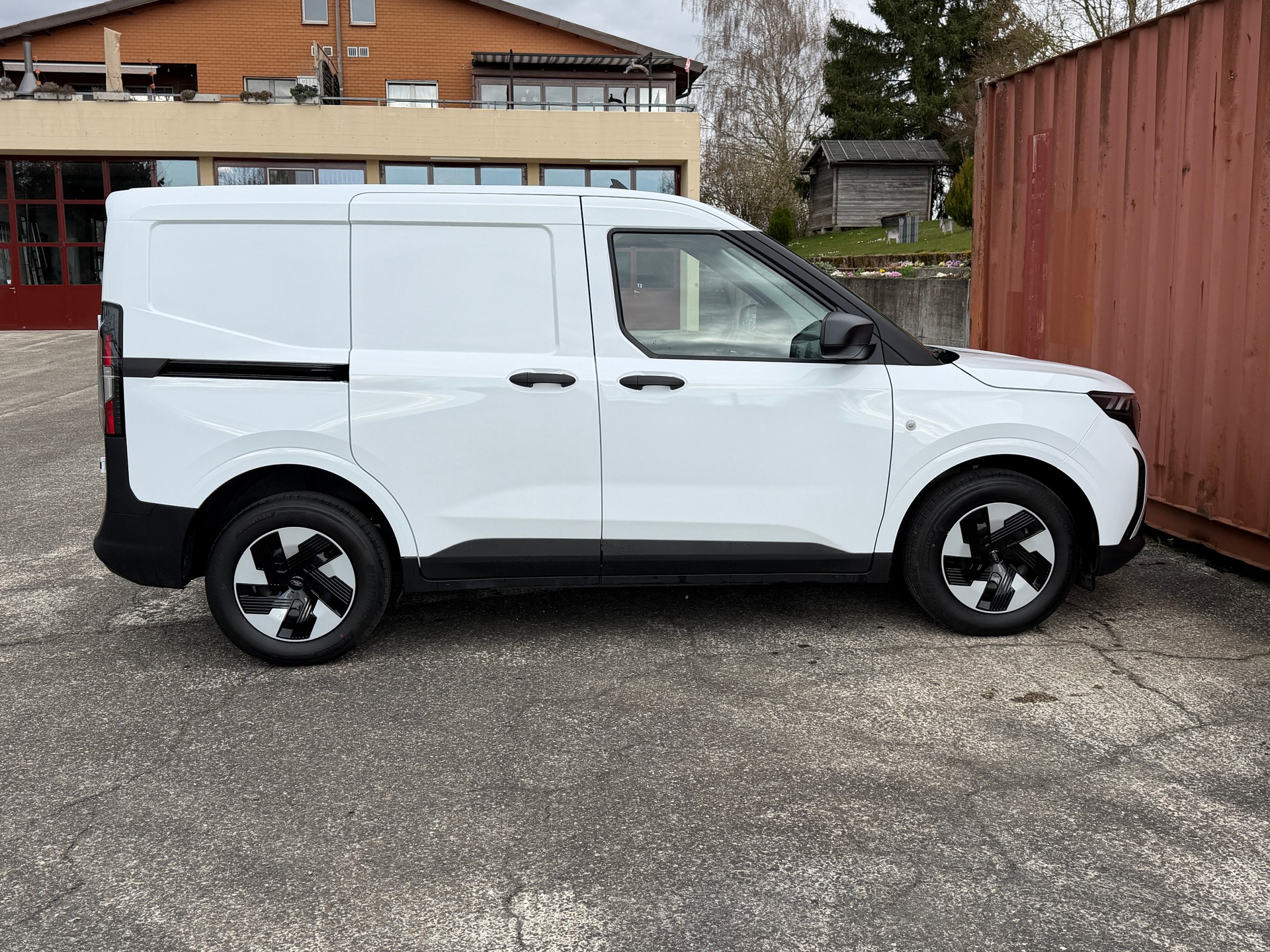 FORD E-Transit⚡ Courier Van Trend 🔋 60 Monate Garantie-image-1