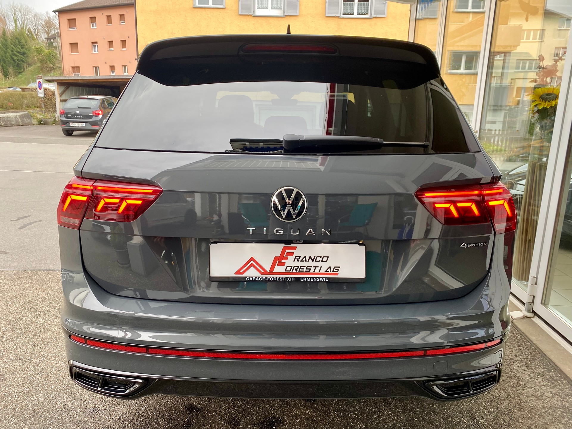 VW Tiguan 2.0 TDI SCR R-Line 4Motion DSG-image-14