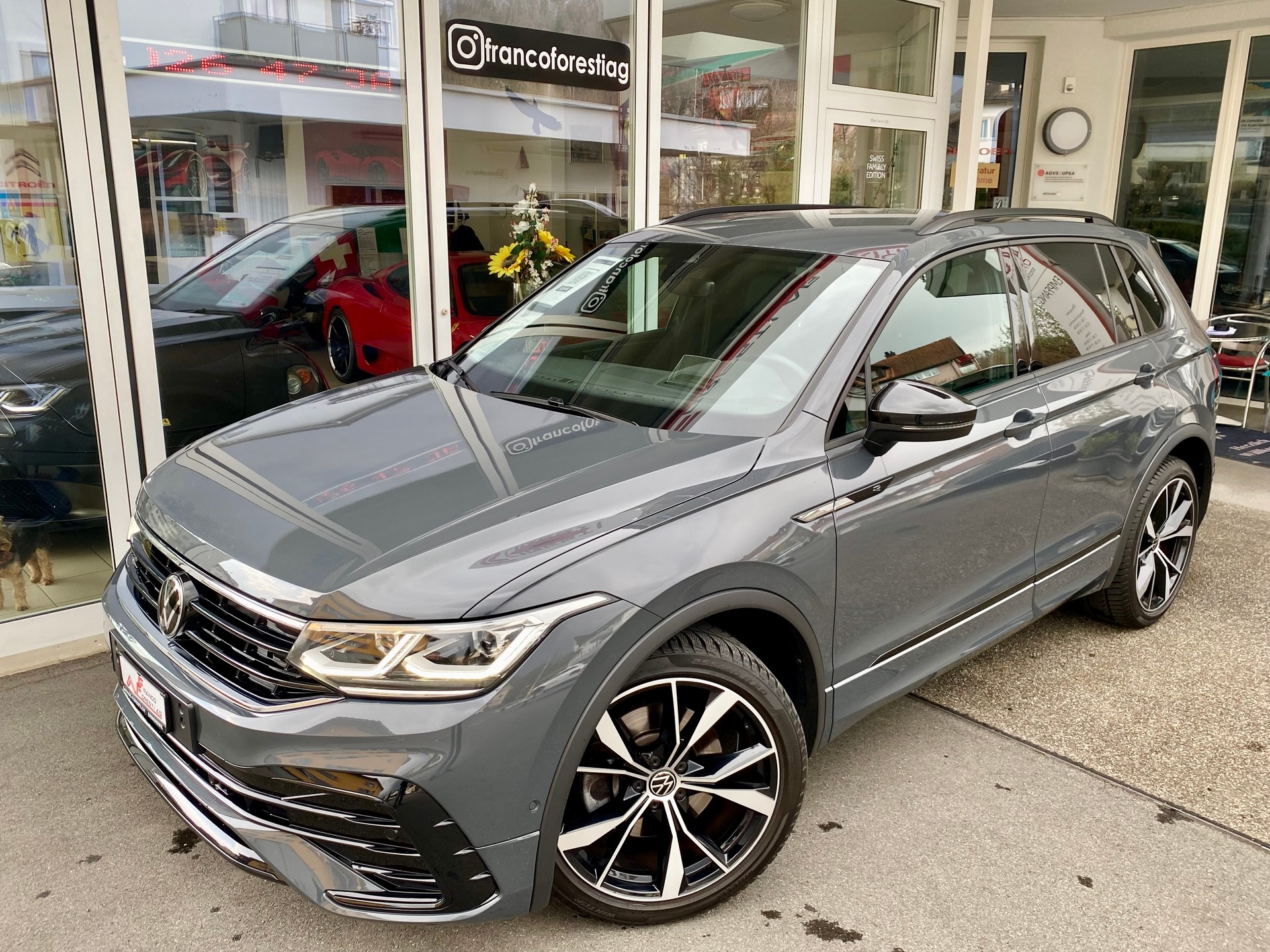 VW Tiguan 2.0 TDI SCR R-Line 4Motion DSG-image-1