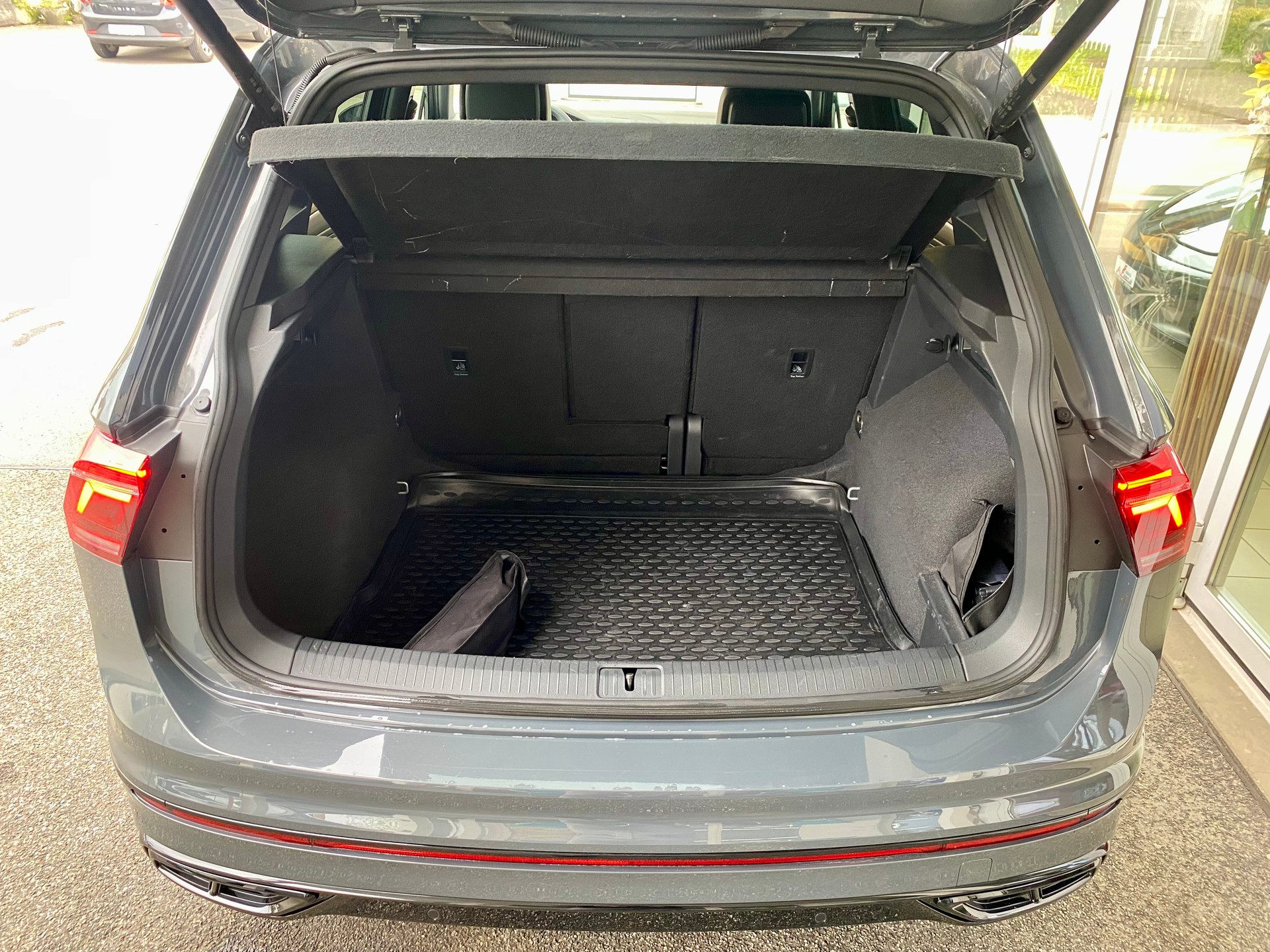 VW Tiguan 2.0 TDI SCR R-Line 4Motion DSG-image-10