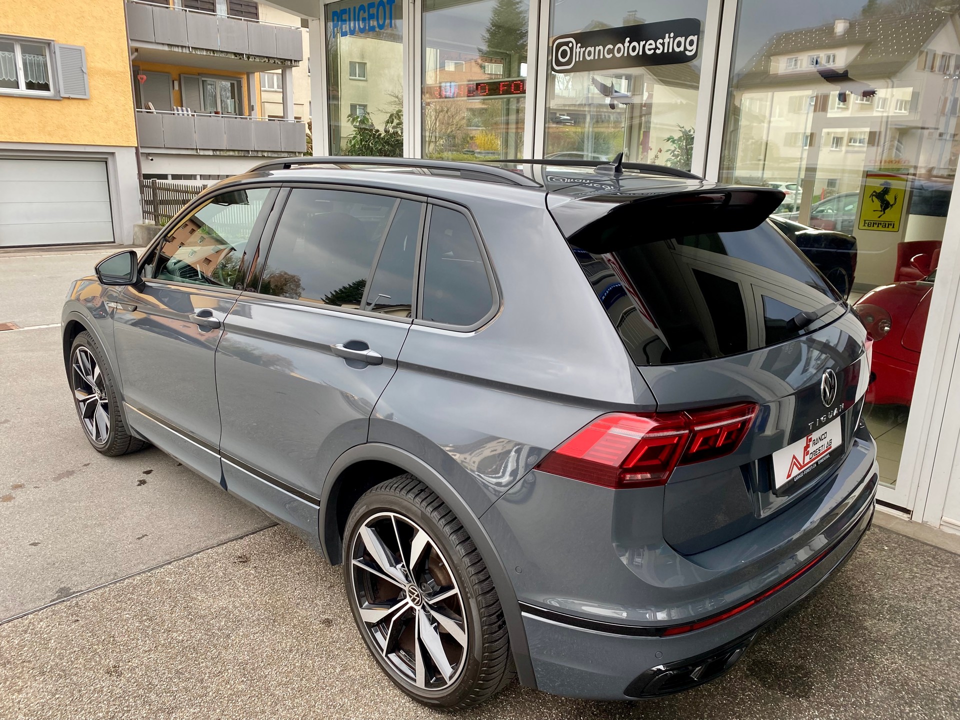 VW Tiguan 2.0 TDI SCR R-Line 4Motion DSG-image-13
