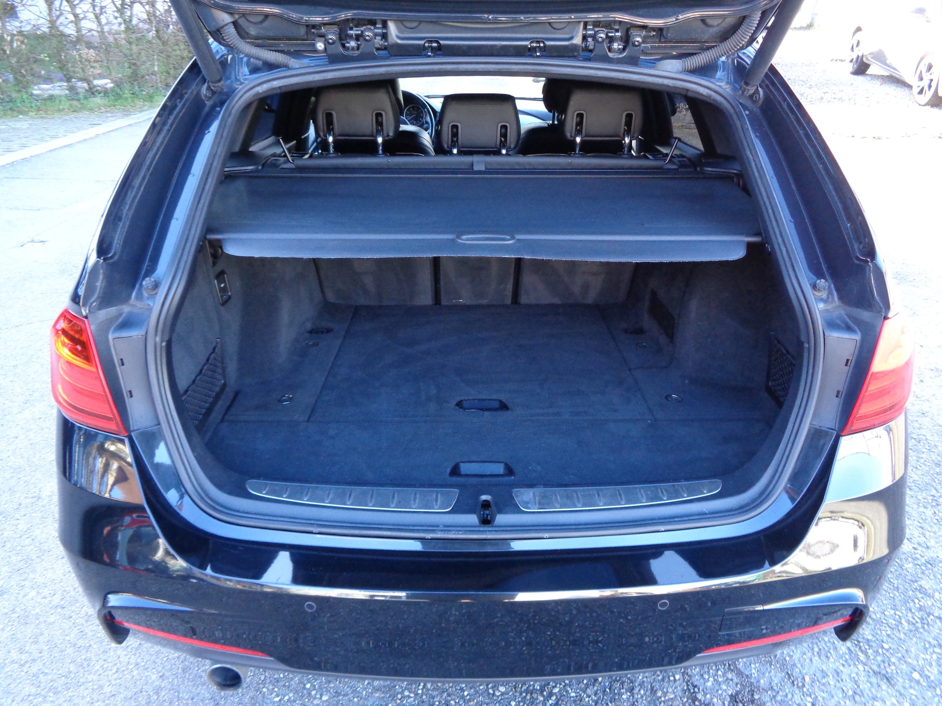 BMW 320d Touring-image-13