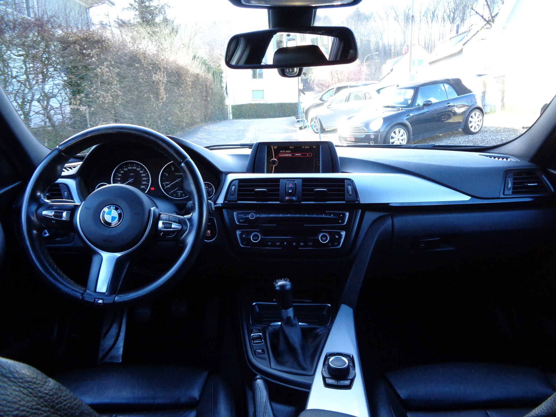 BMW 320d Touring-image-9
