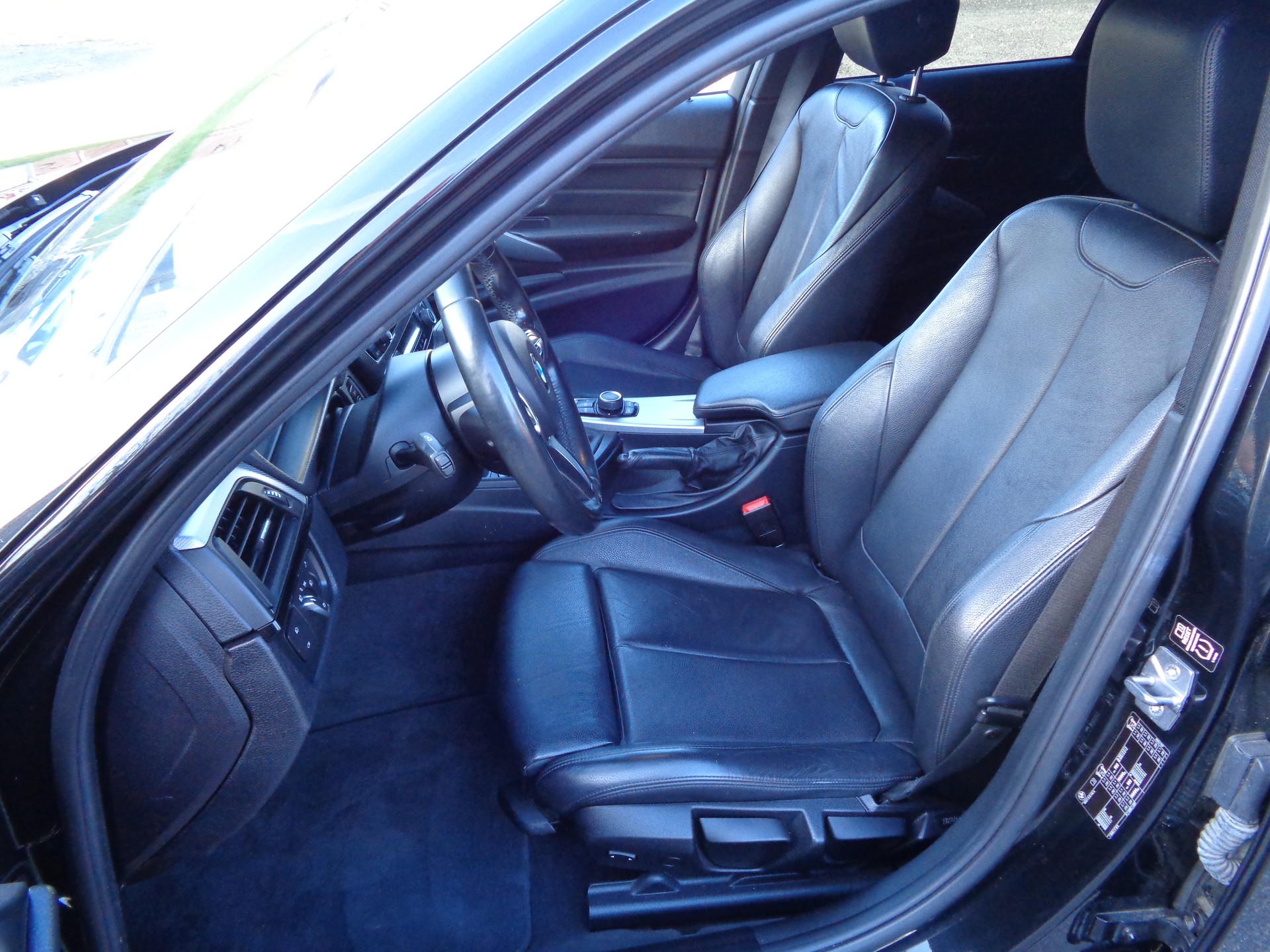 BMW 320d Touring-image-8