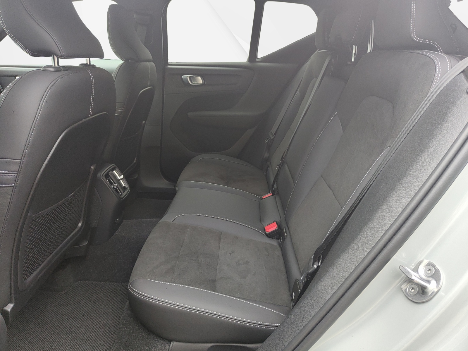 VOLVO XC40 E80 Twin Plus AWD-image-4