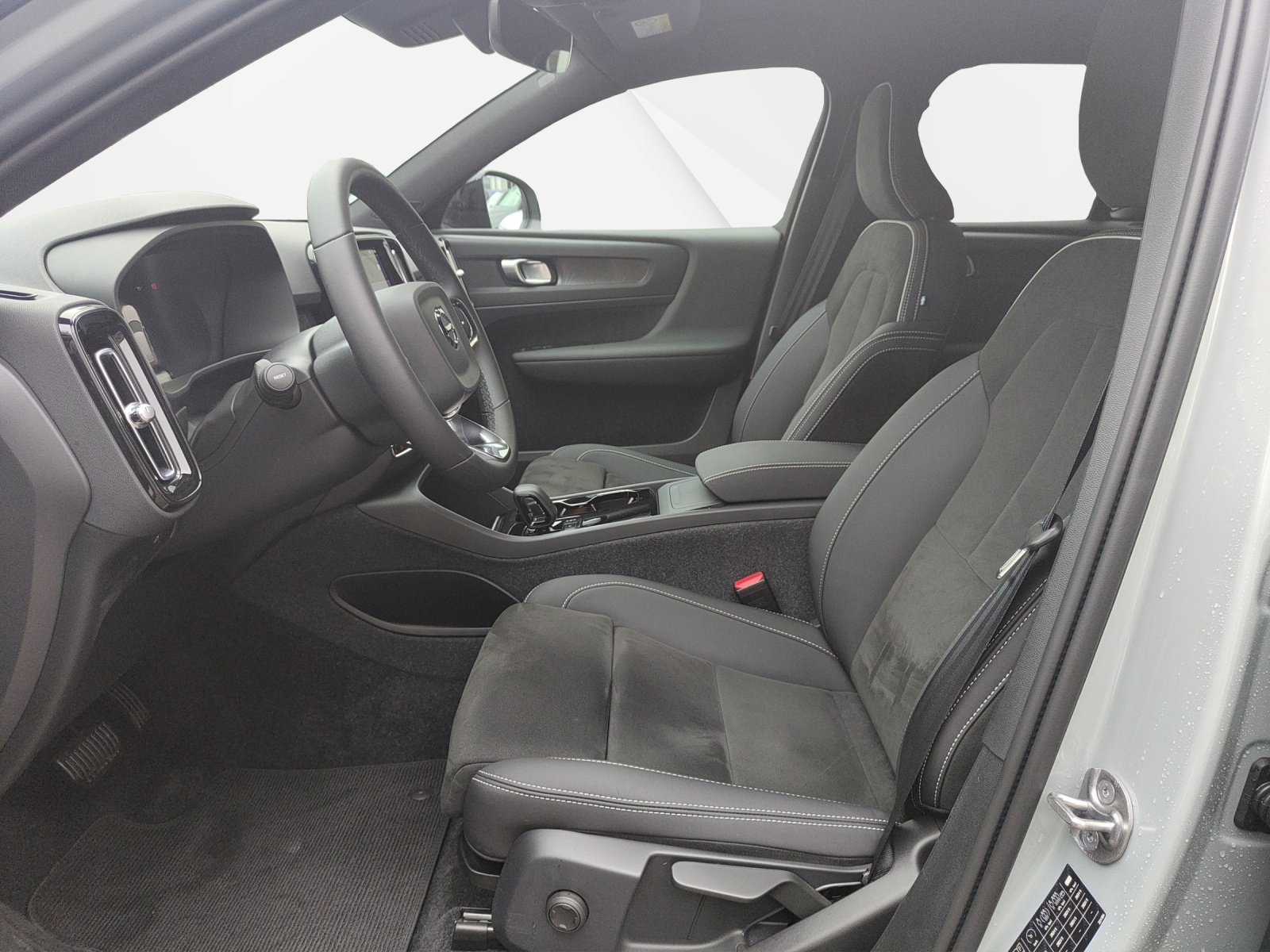 VOLVO XC40 E80 Twin Plus AWD-image-3