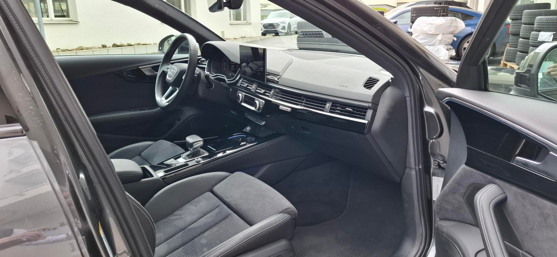 AUDI A4 Avant 40 TDI S line Attraction quattro S-tronic-image-8