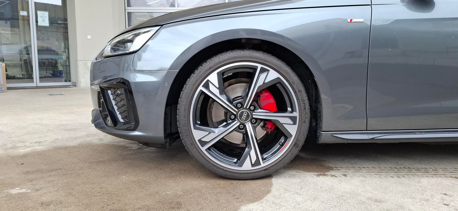 AUDI A4 Avant 40 TDI S line Attraction quattro S-tronic-image-6