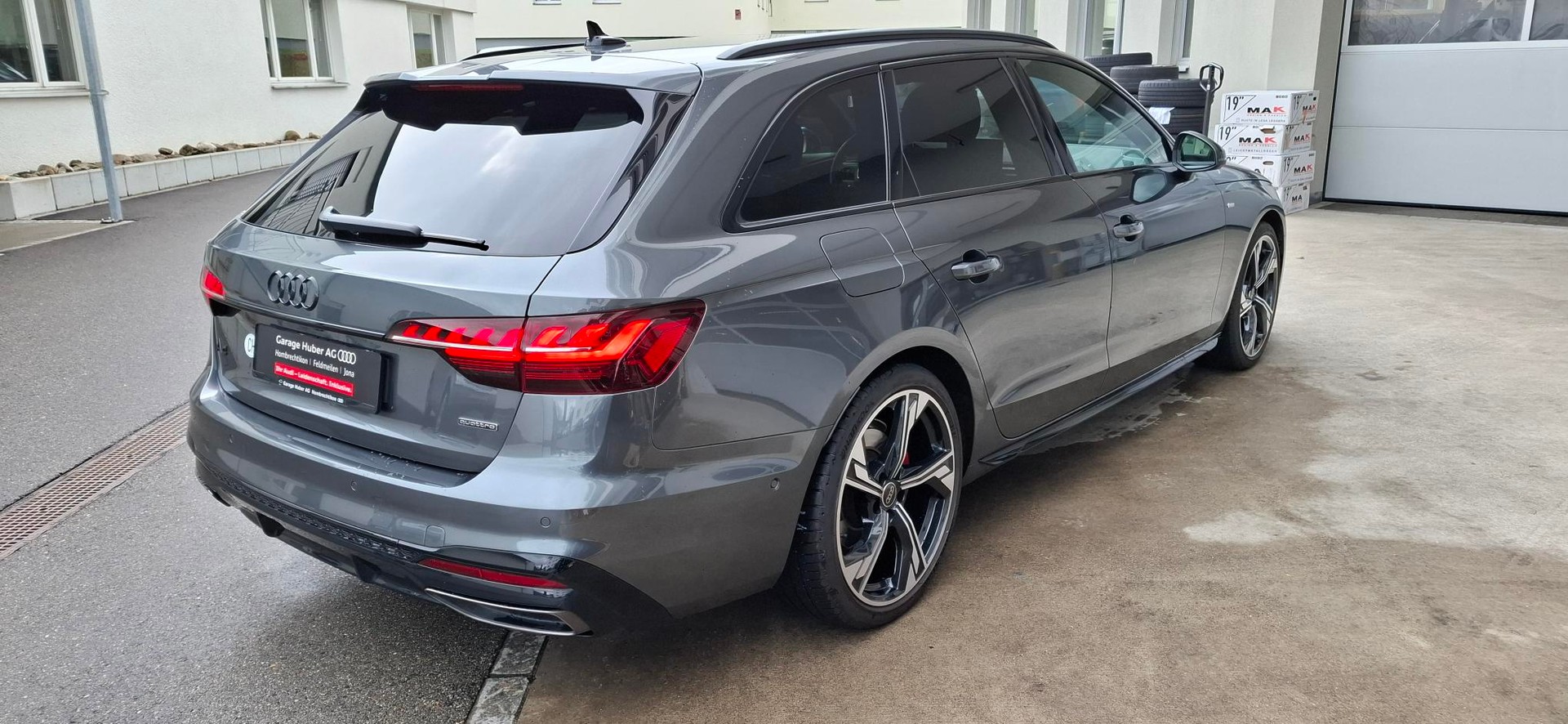 AUDI A4 Avant 40 TDI S line Attraction quattro S-tronic-image-4