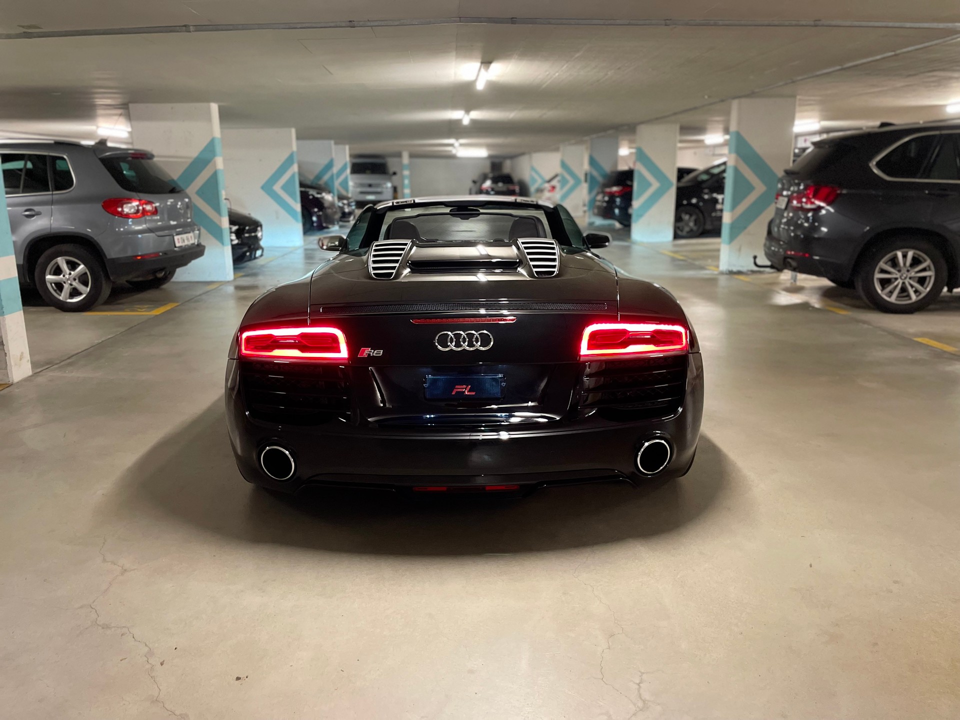 AUDI R8 Spyder 5.2 S-Tronic-image-10