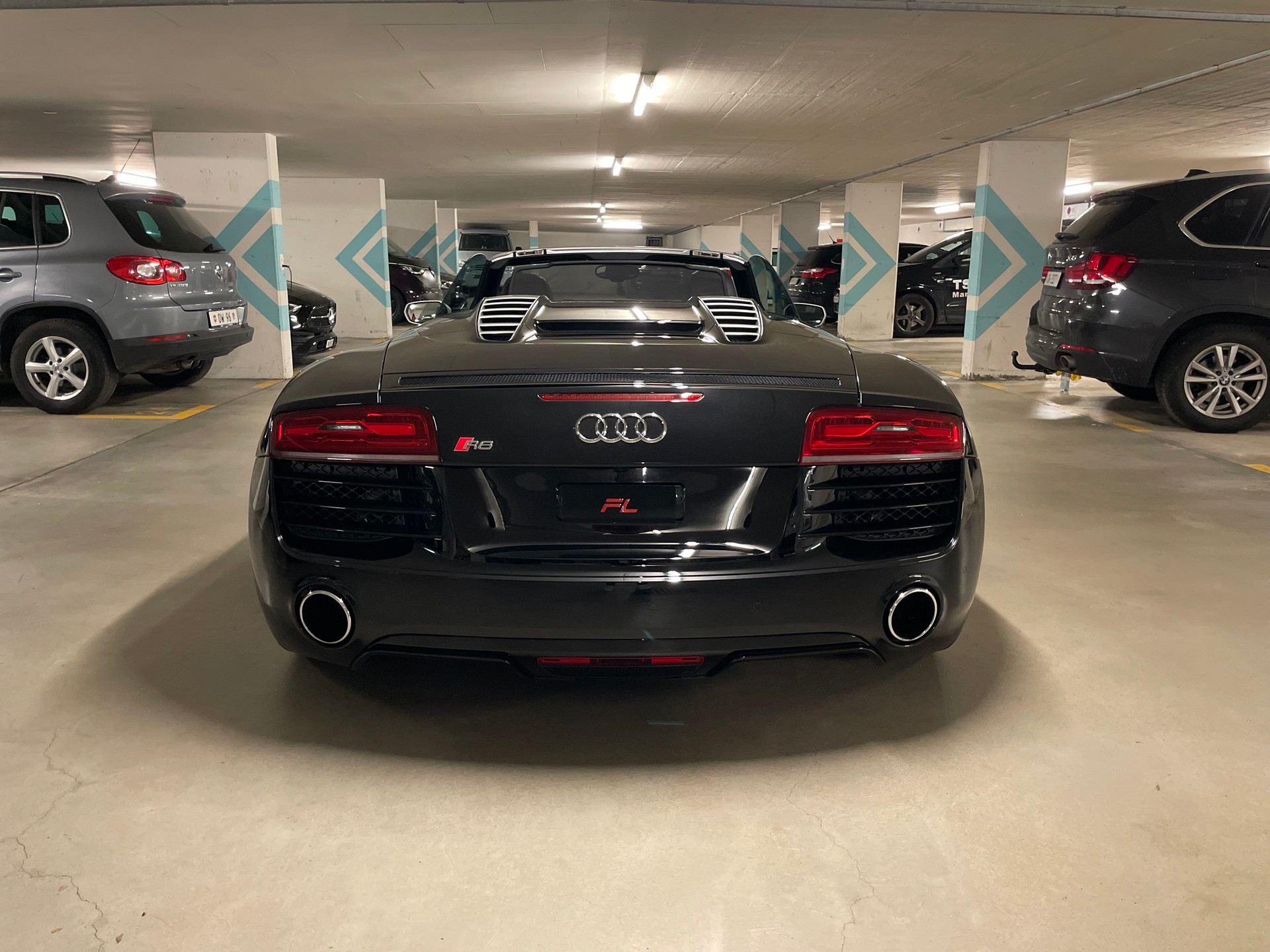AUDI R8 Spyder 5.2 S-Tronic-image-4