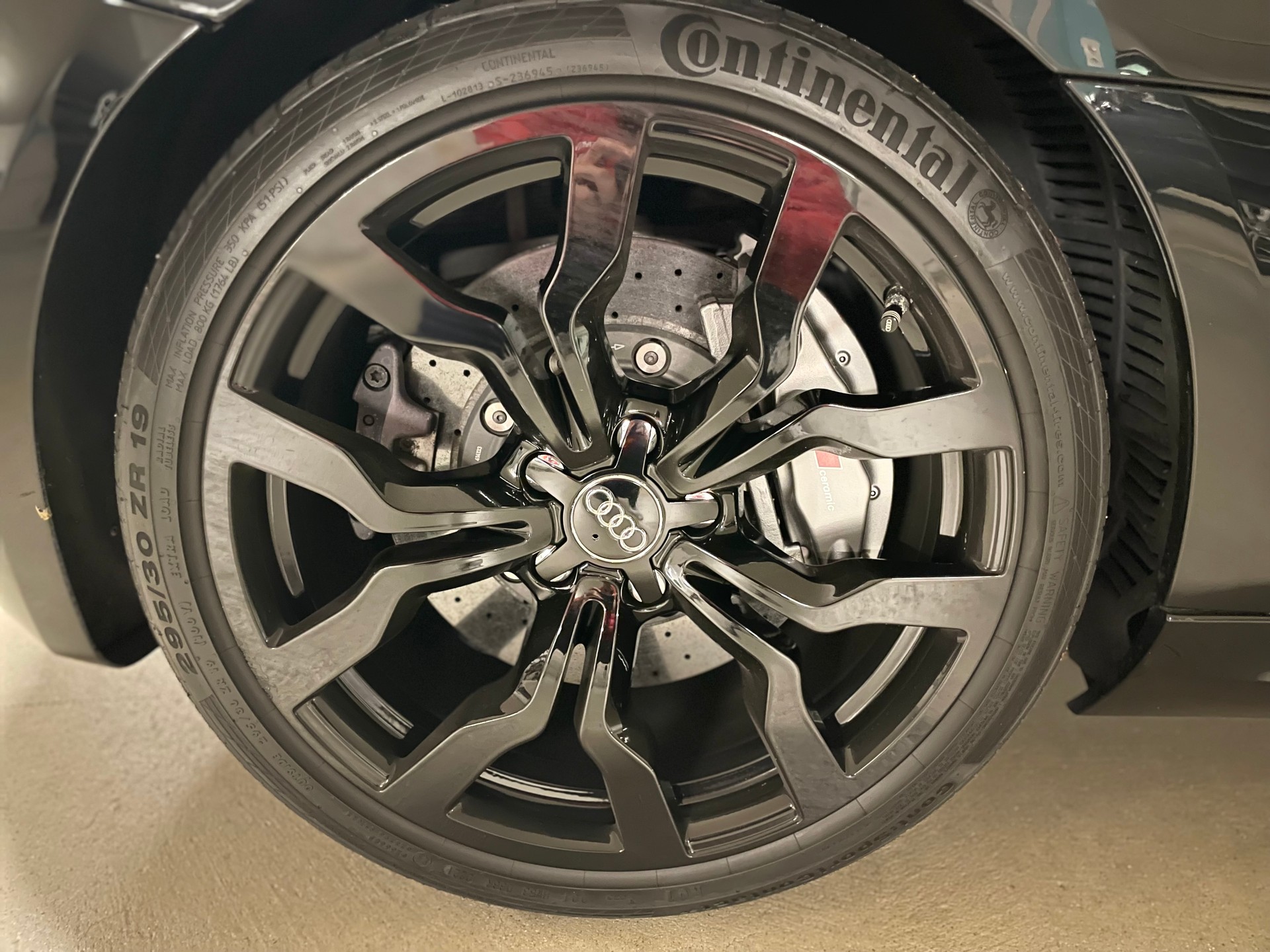 AUDI R8 Spyder 5.2 S-Tronic-image-8