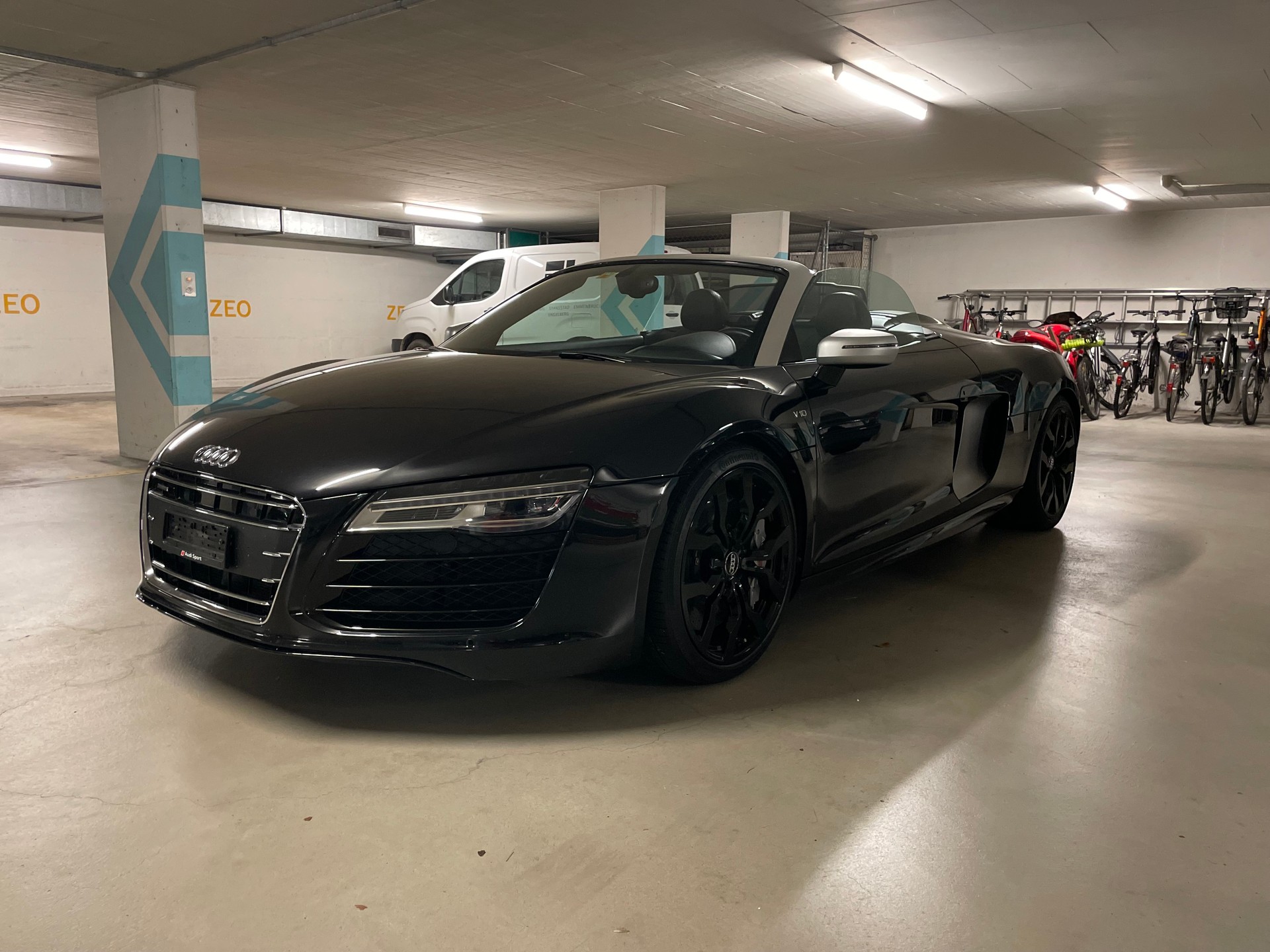 AUDI R8 Spyder 5.2 S-Tronic-image-7