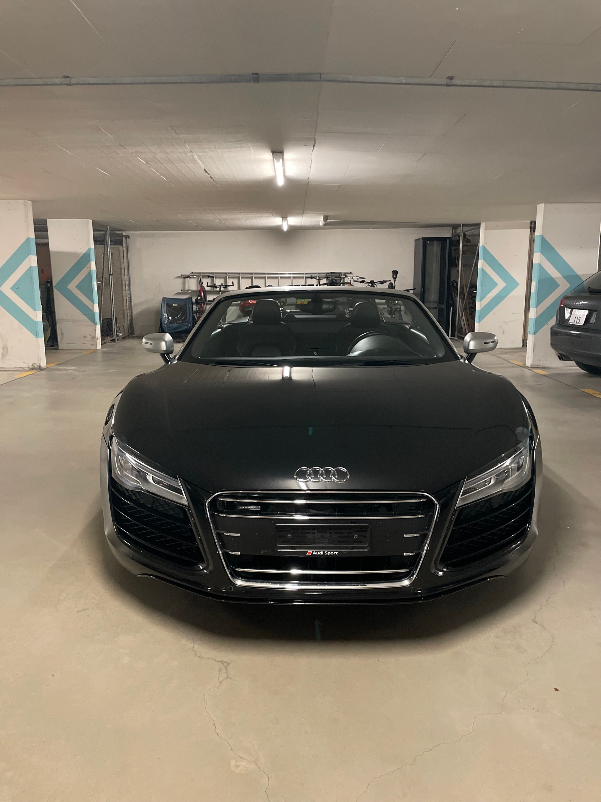 AUDI R8 Spyder 5.2 S-Tronic-image-0