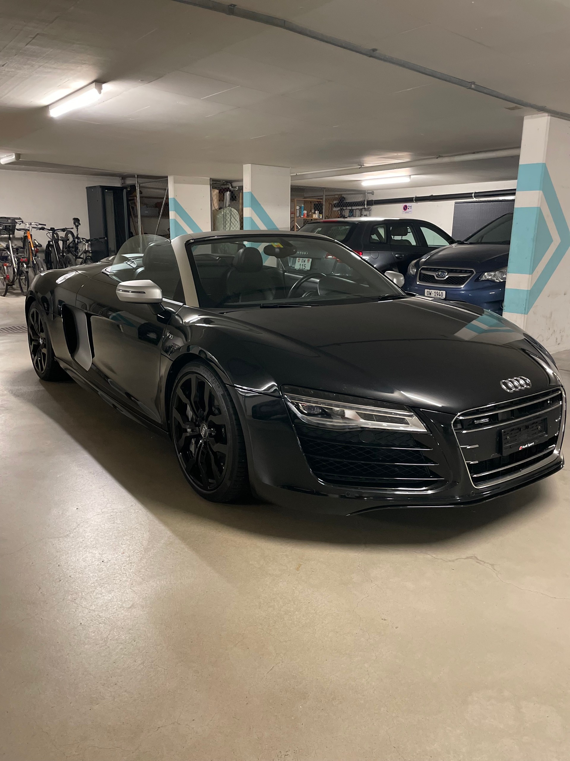AUDI R8 Spyder 5.2 S-Tronic-image-1