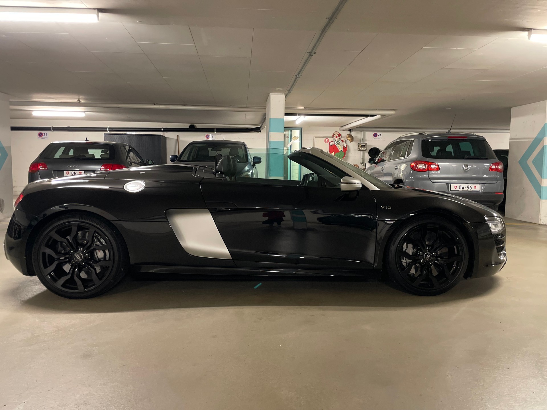 AUDI R8 Spyder 5.2 S-Tronic-image-2