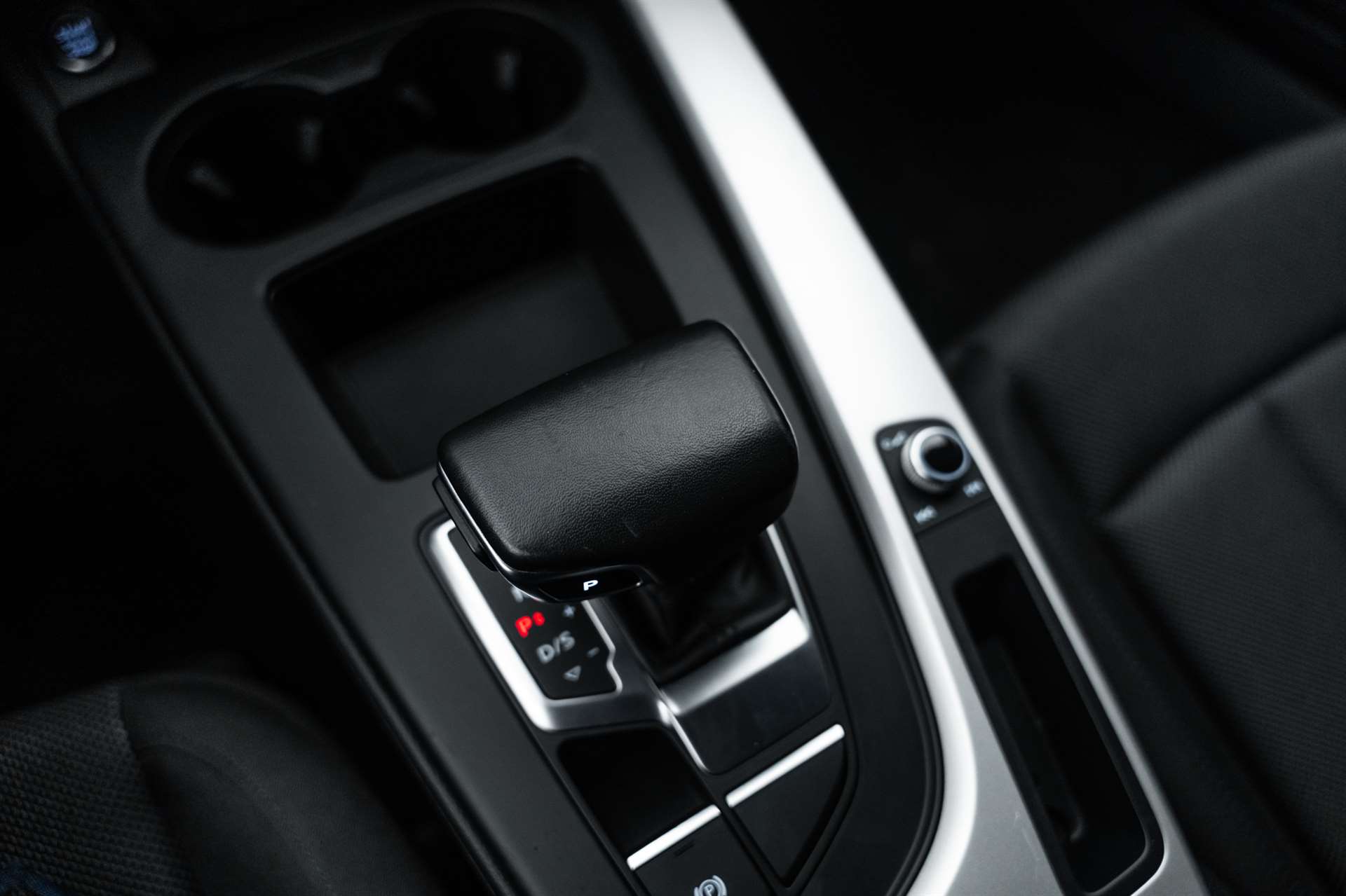 AUDI A4 Avant 35 TFSI S-tronic Automat-image-24