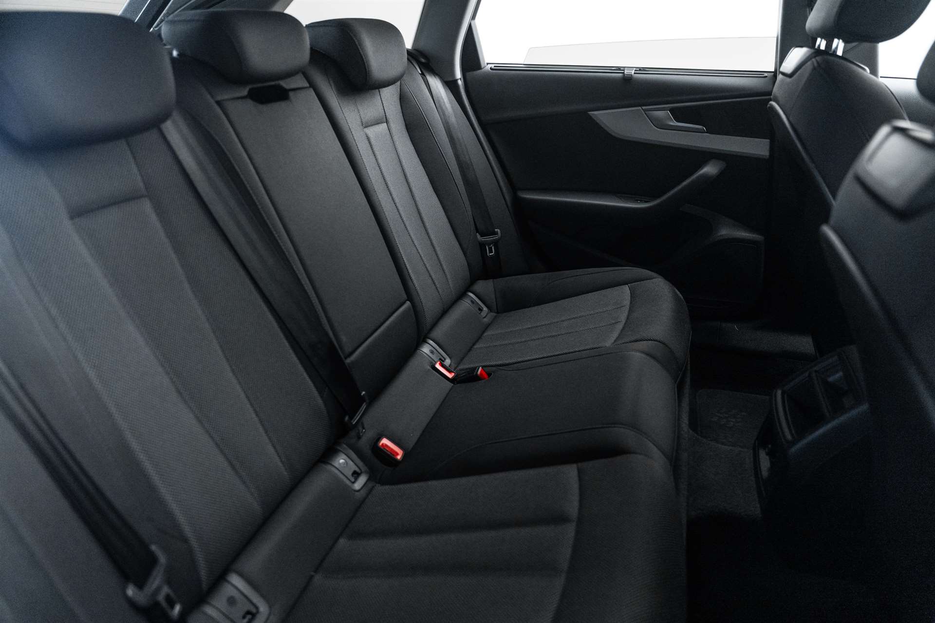 AUDI A4 Avant 35 TFSI S-tronic Automat-image-12