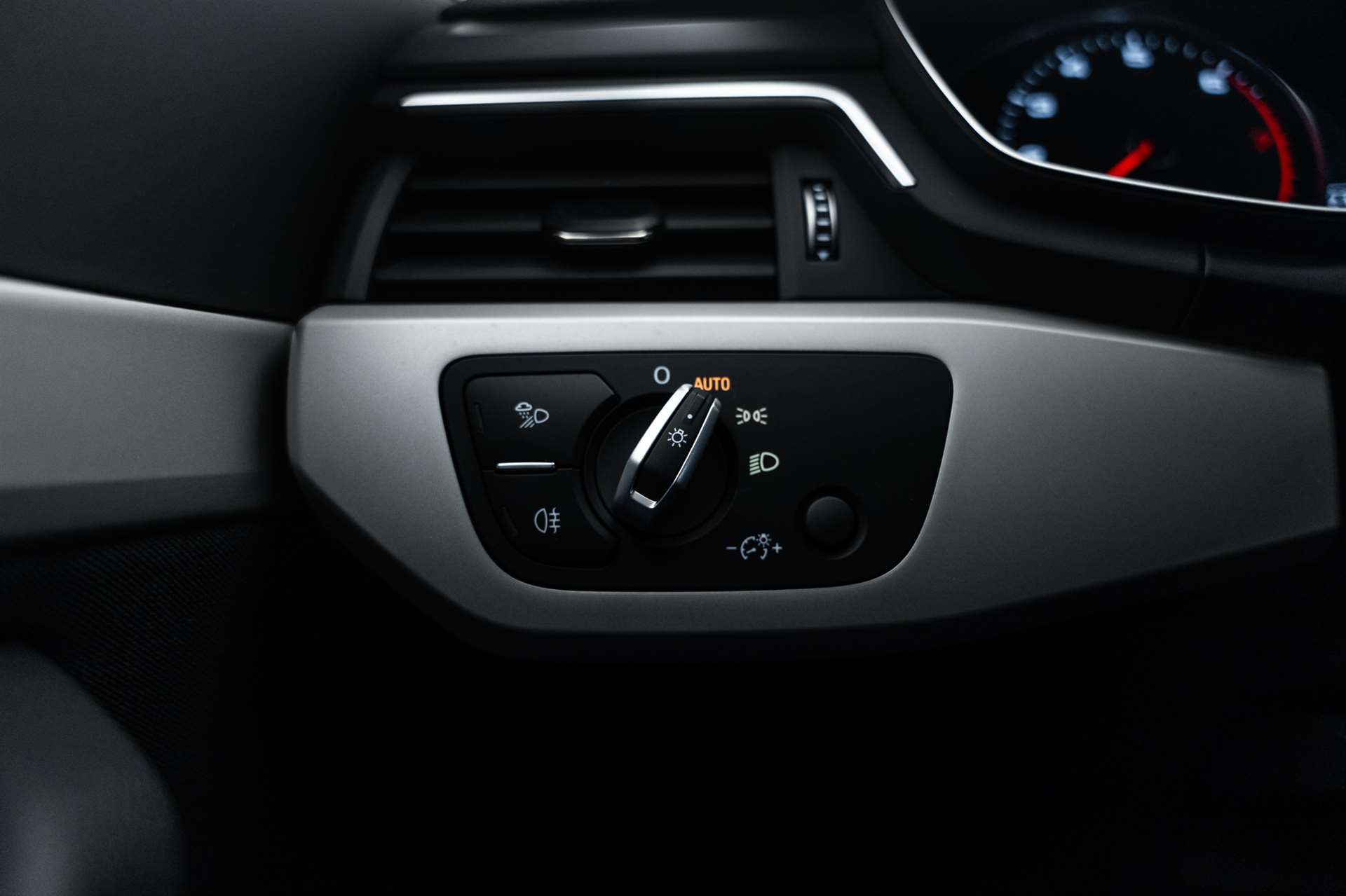 AUDI A4 Avant 35 TFSI S-tronic Automat-image-25