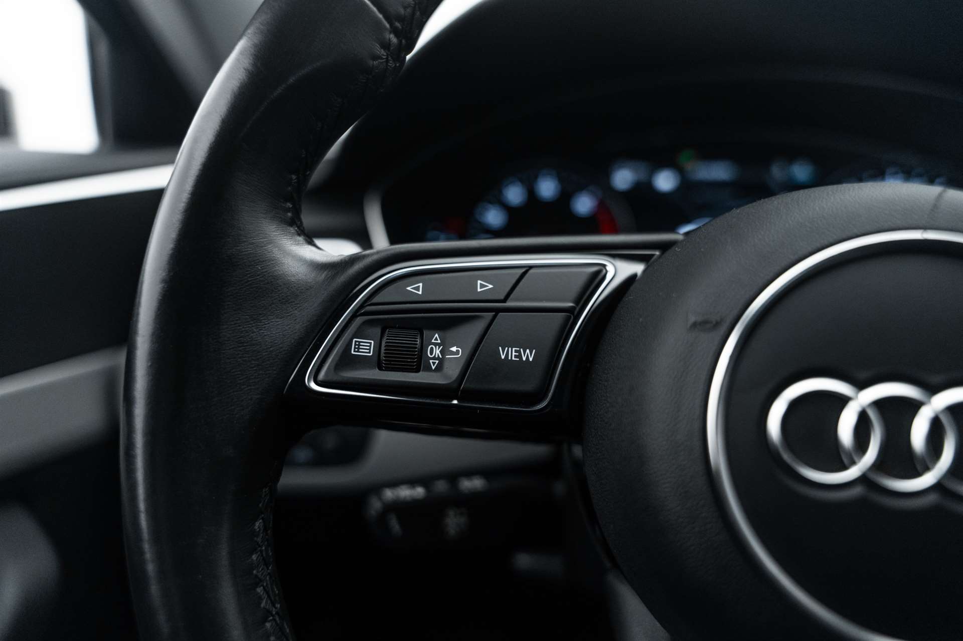 AUDI A4 Avant 35 TFSI S-tronic Automat-image-15