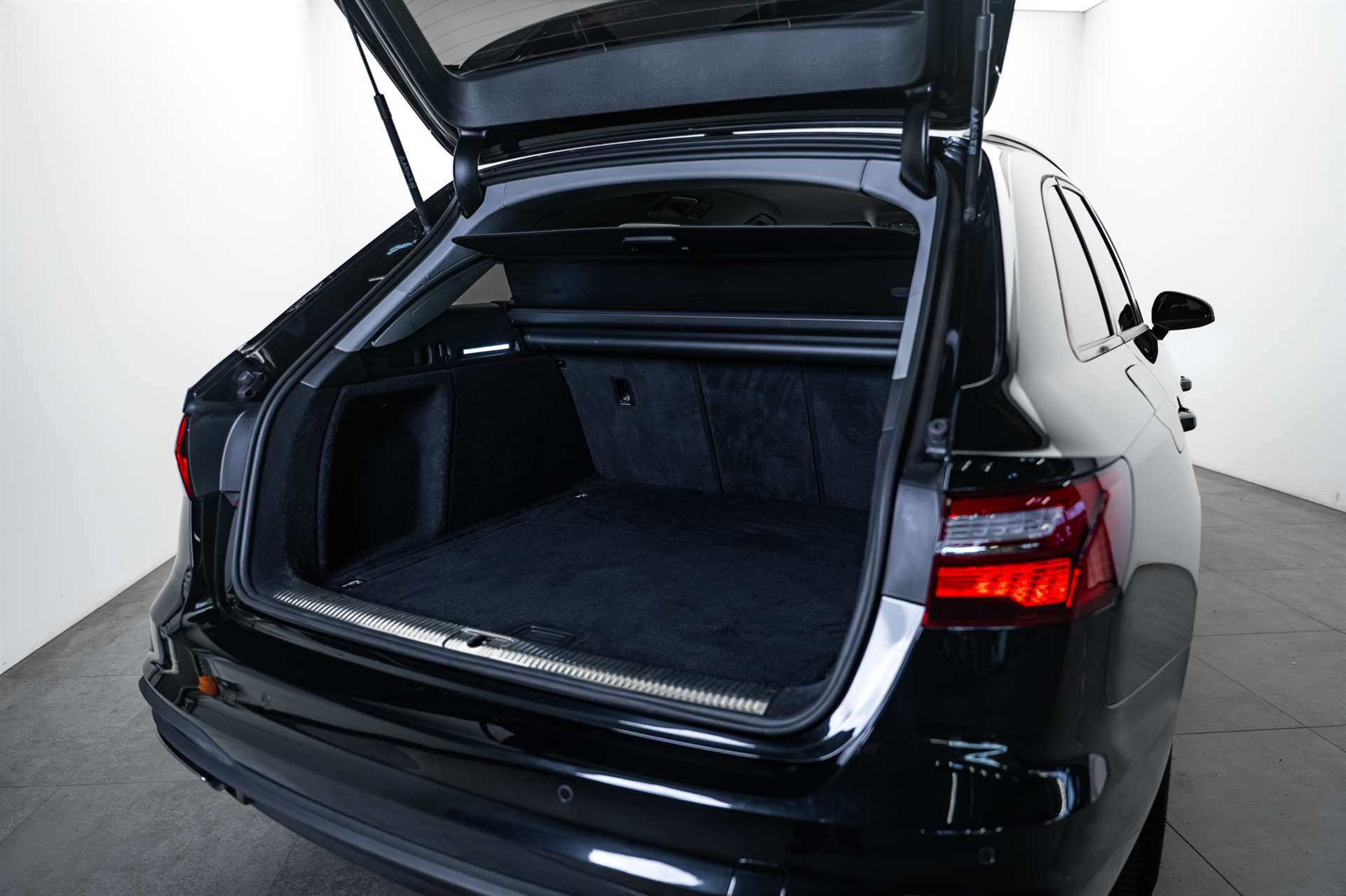 AUDI A4 Avant 35 TFSI S-tronic Automat-image-4
